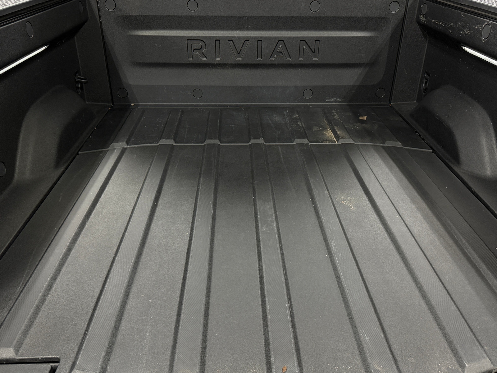 Thumbnail: 2024 Rivian R1T - 6