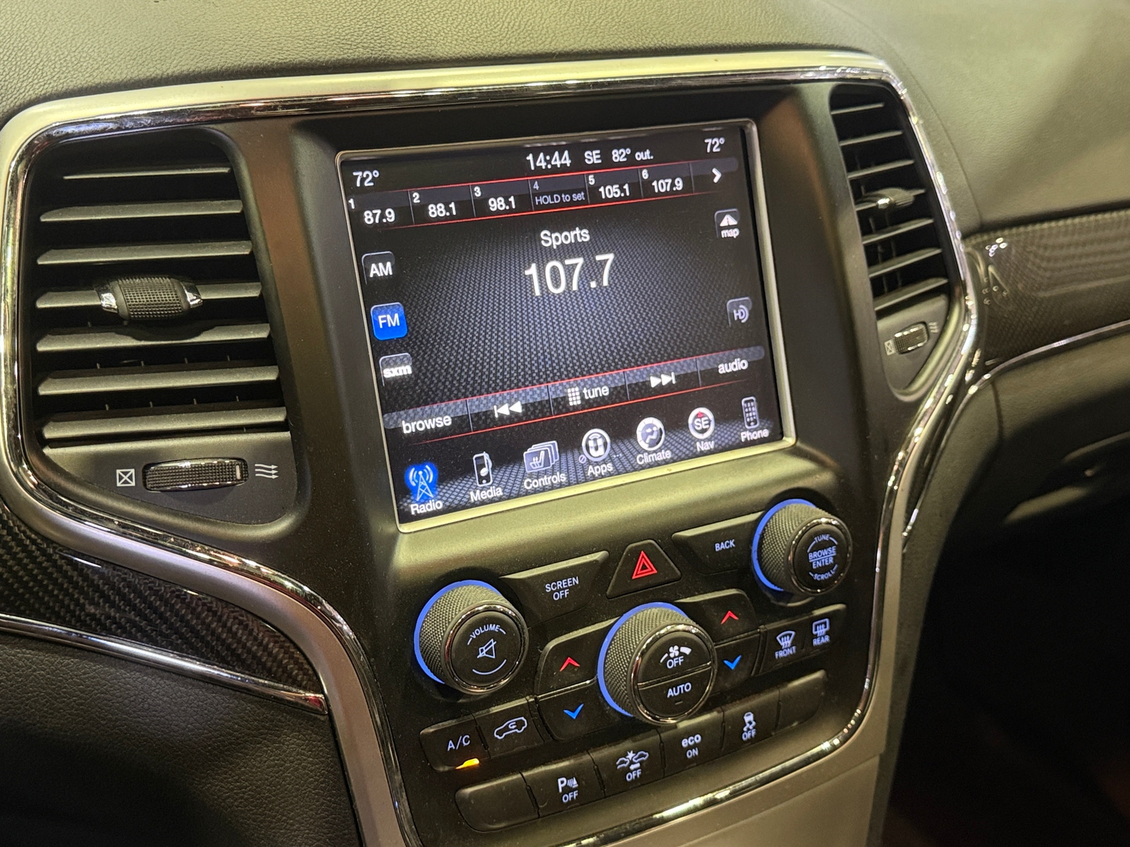 Thumbnail: 2015 Jeep Grand Cherokee - 4