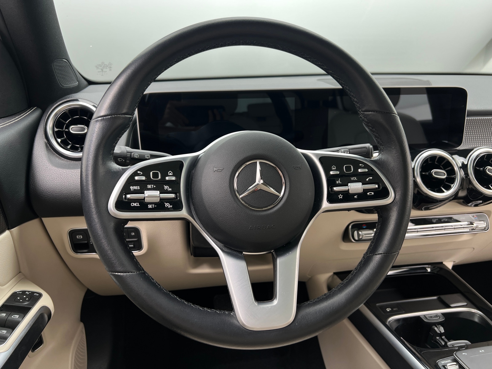 Thumbnail: 2021 Mercedes-Benz GLB - 4