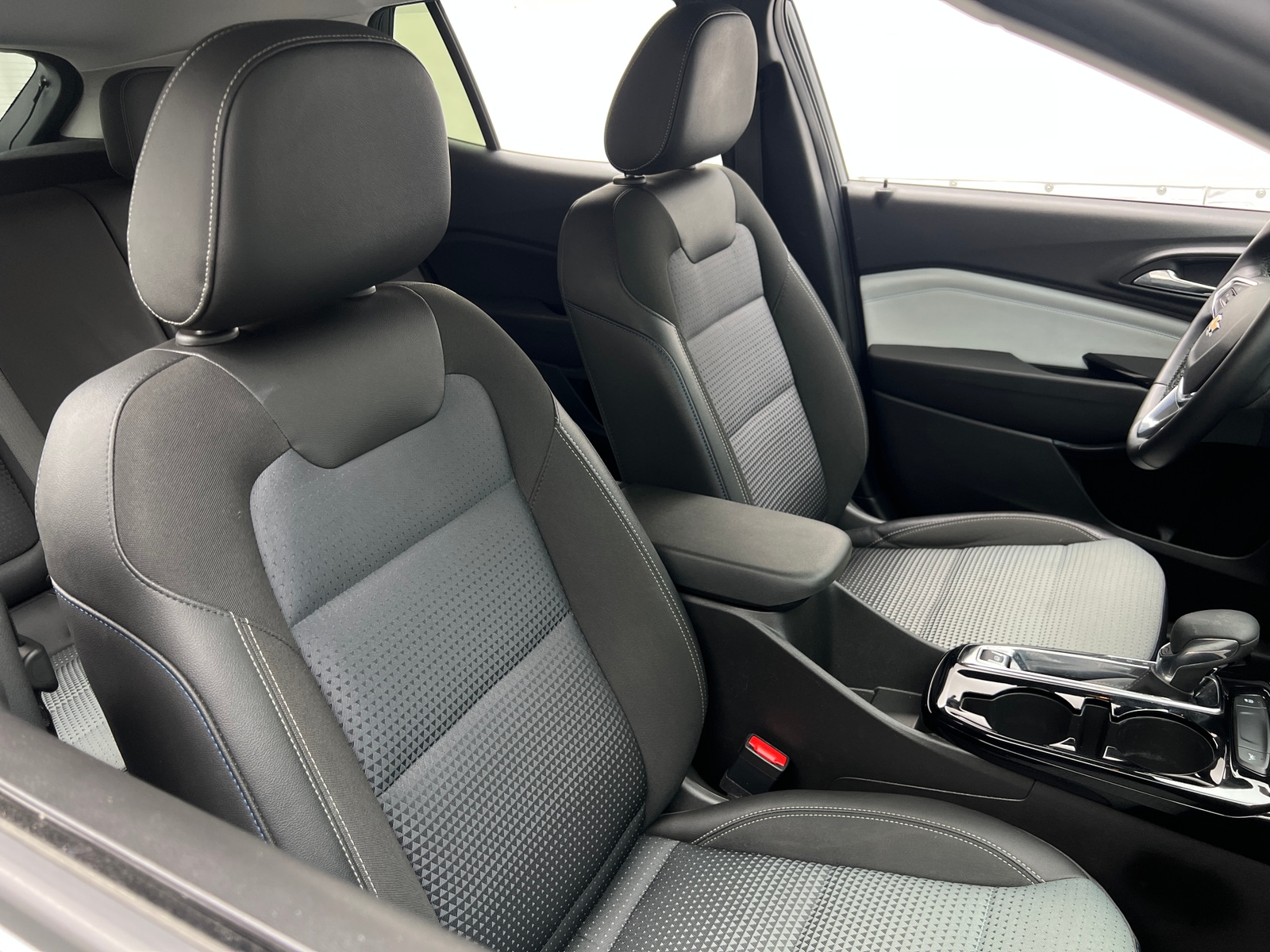 Thumbnail: 2025 Chevrolet Trax - 2