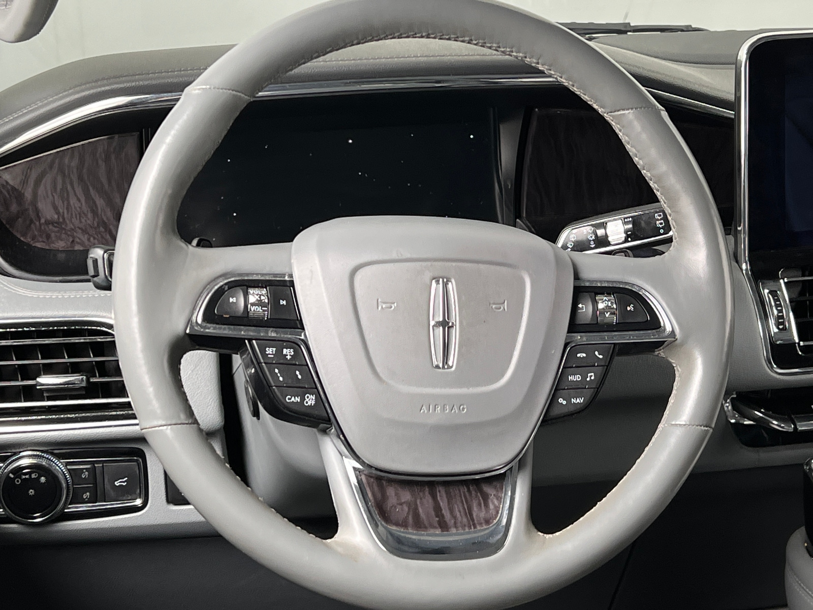 Thumbnail: 2019 Lincoln Navigator L - 4