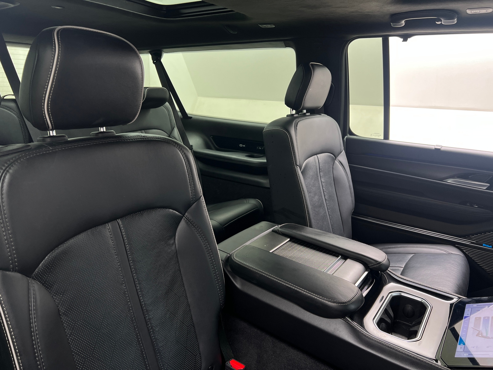 Thumbnail: 2024 Jeep Grand Wagoneer L - 5