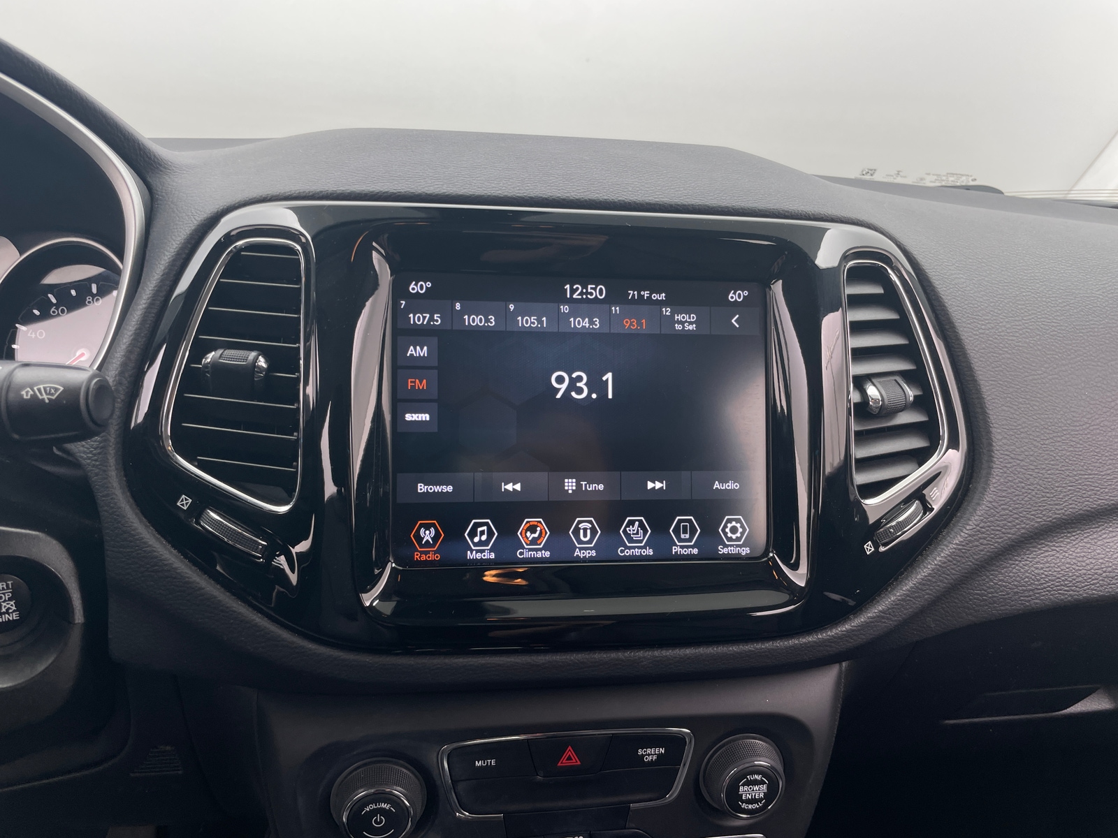 Thumbnail: 2020 Jeep Compass - 3