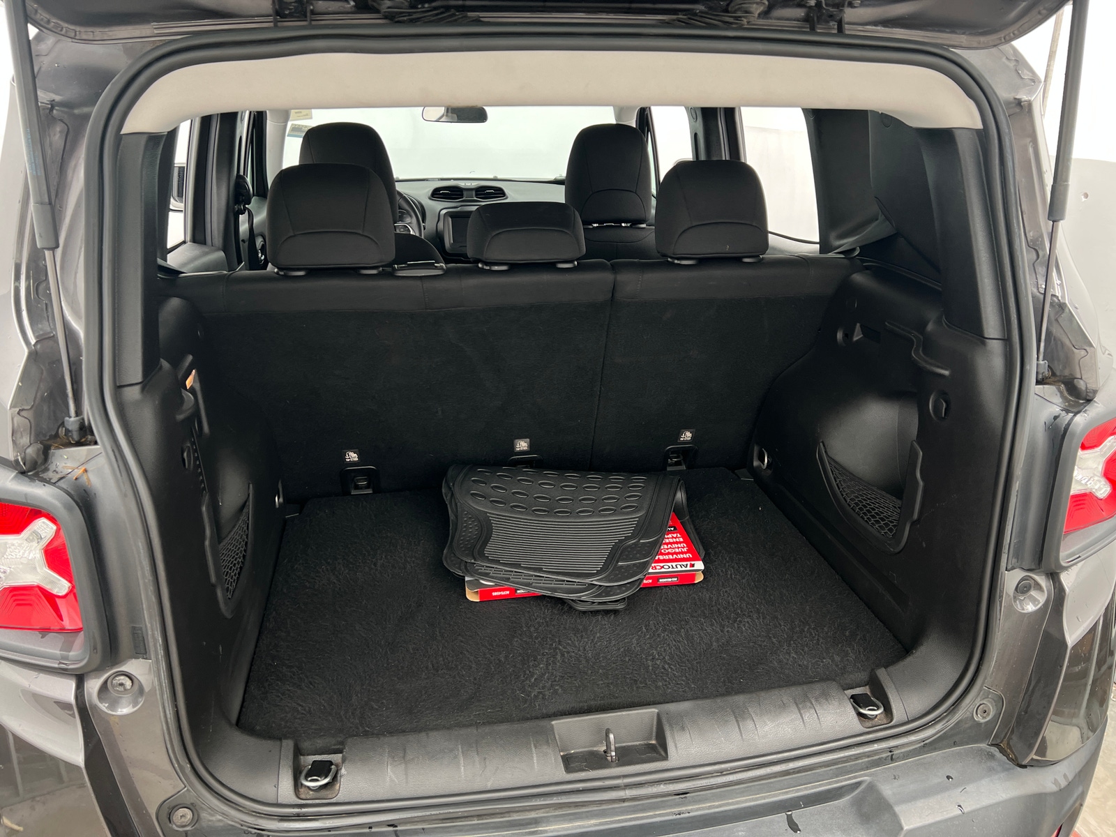 Thumbnail: 2020 Jeep Renegade - 7