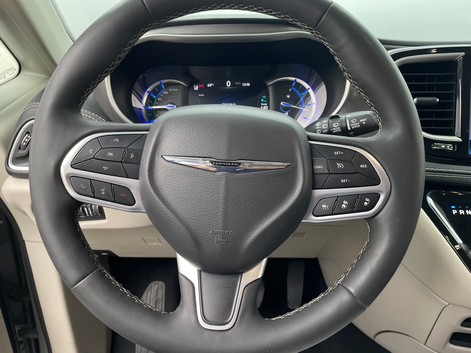 Thumbnail: 2023 Chrysler Pacifica - 4
