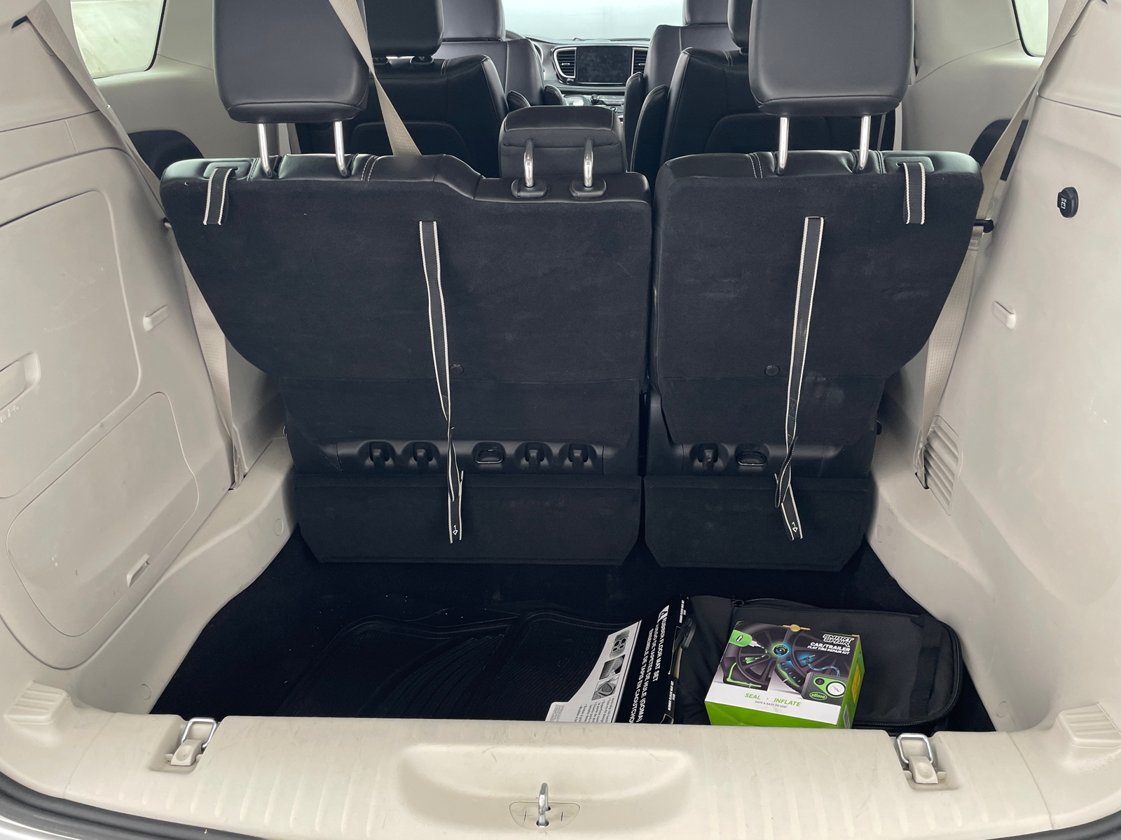 Thumbnail: 2023 Chrysler Pacifica - 6
