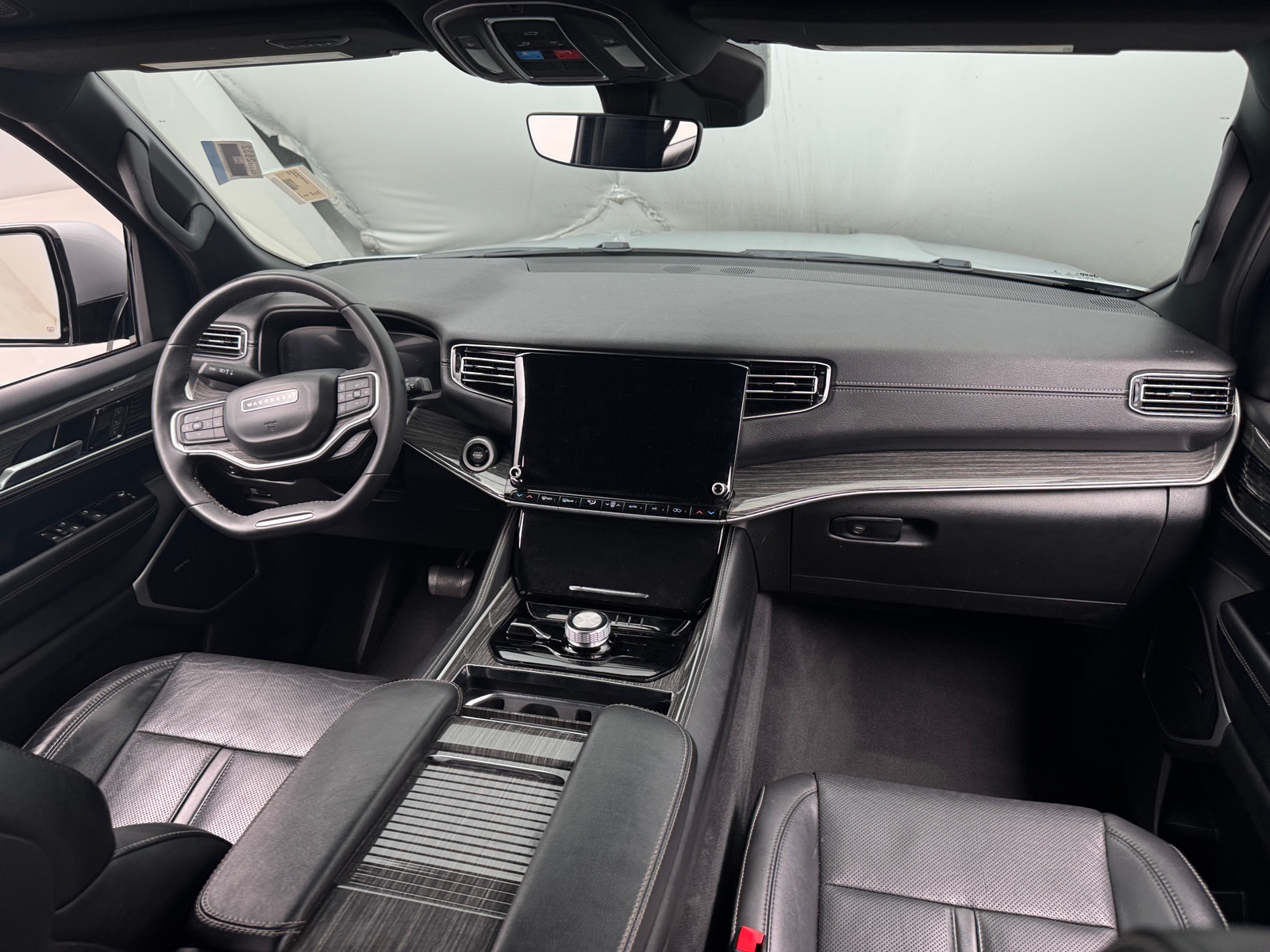 Thumbnail: 2022 Jeep Wagoneer - 2