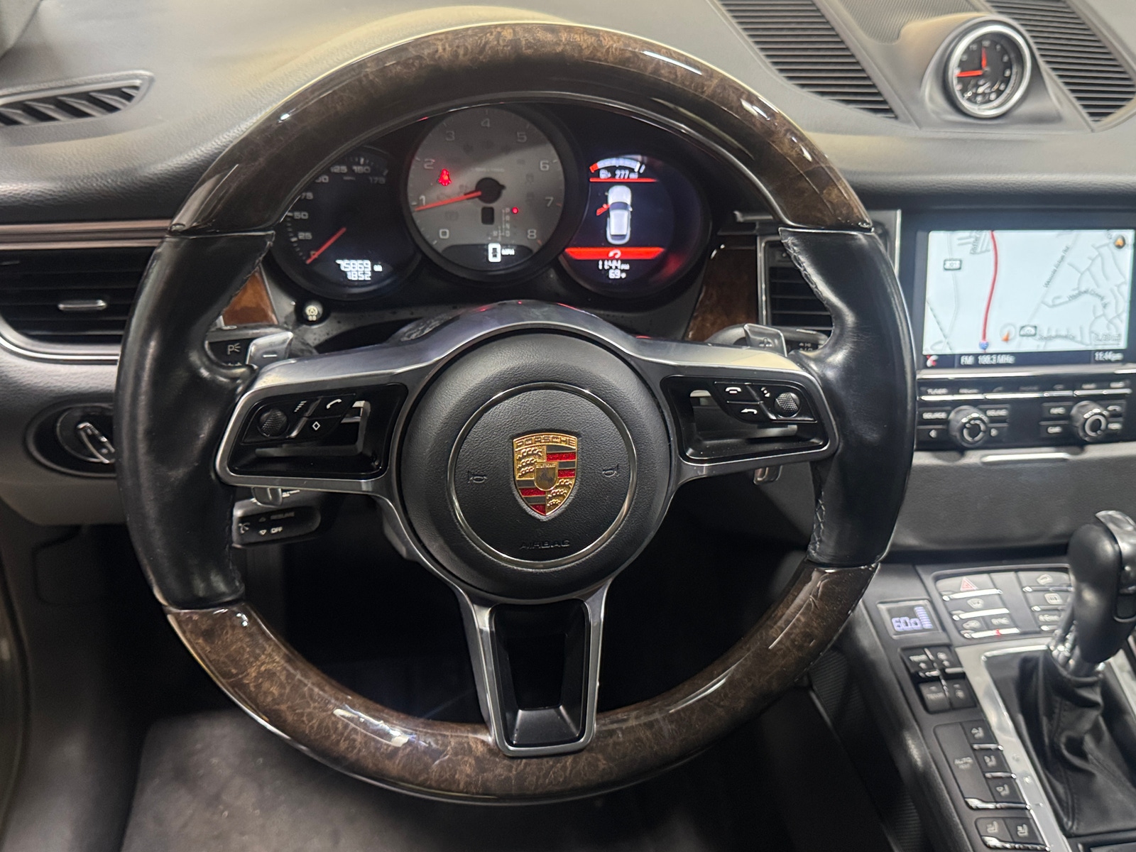 Thumbnail: 2015 Porsche Macan - 4