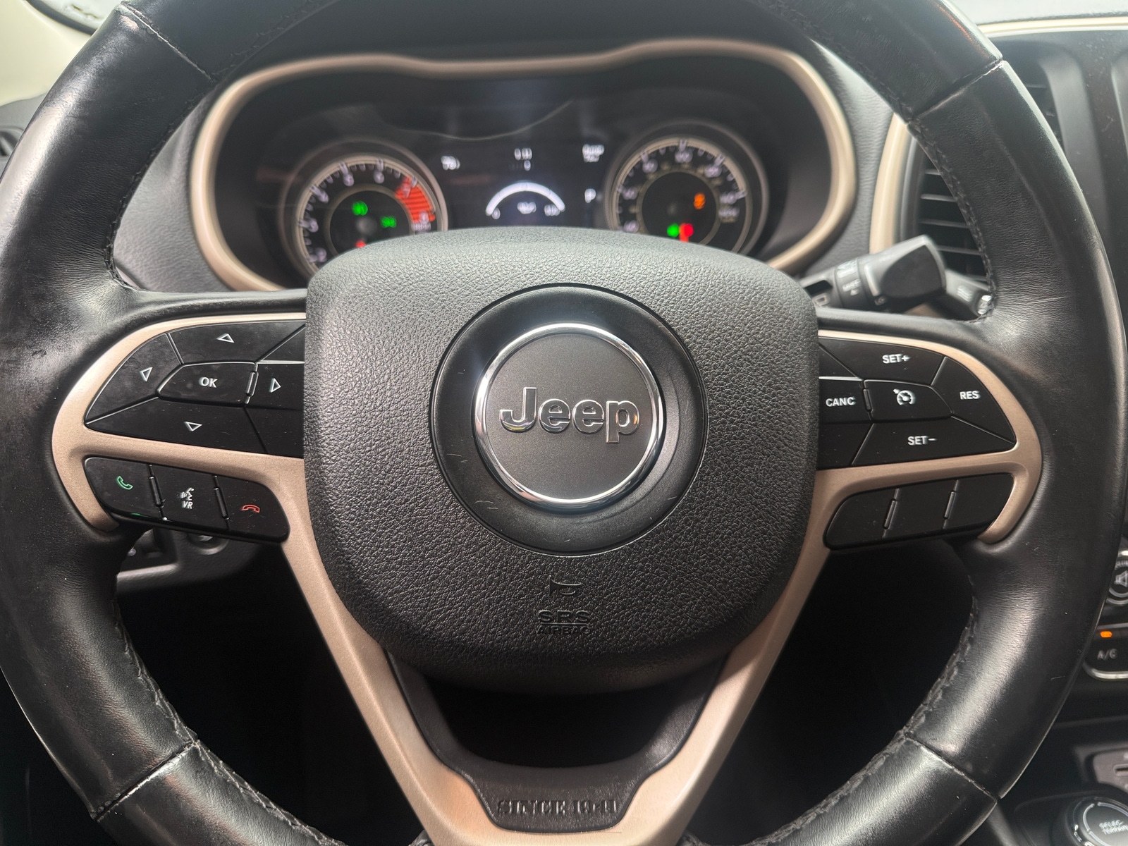 Thumbnail: 2018 Jeep Cherokee - 4