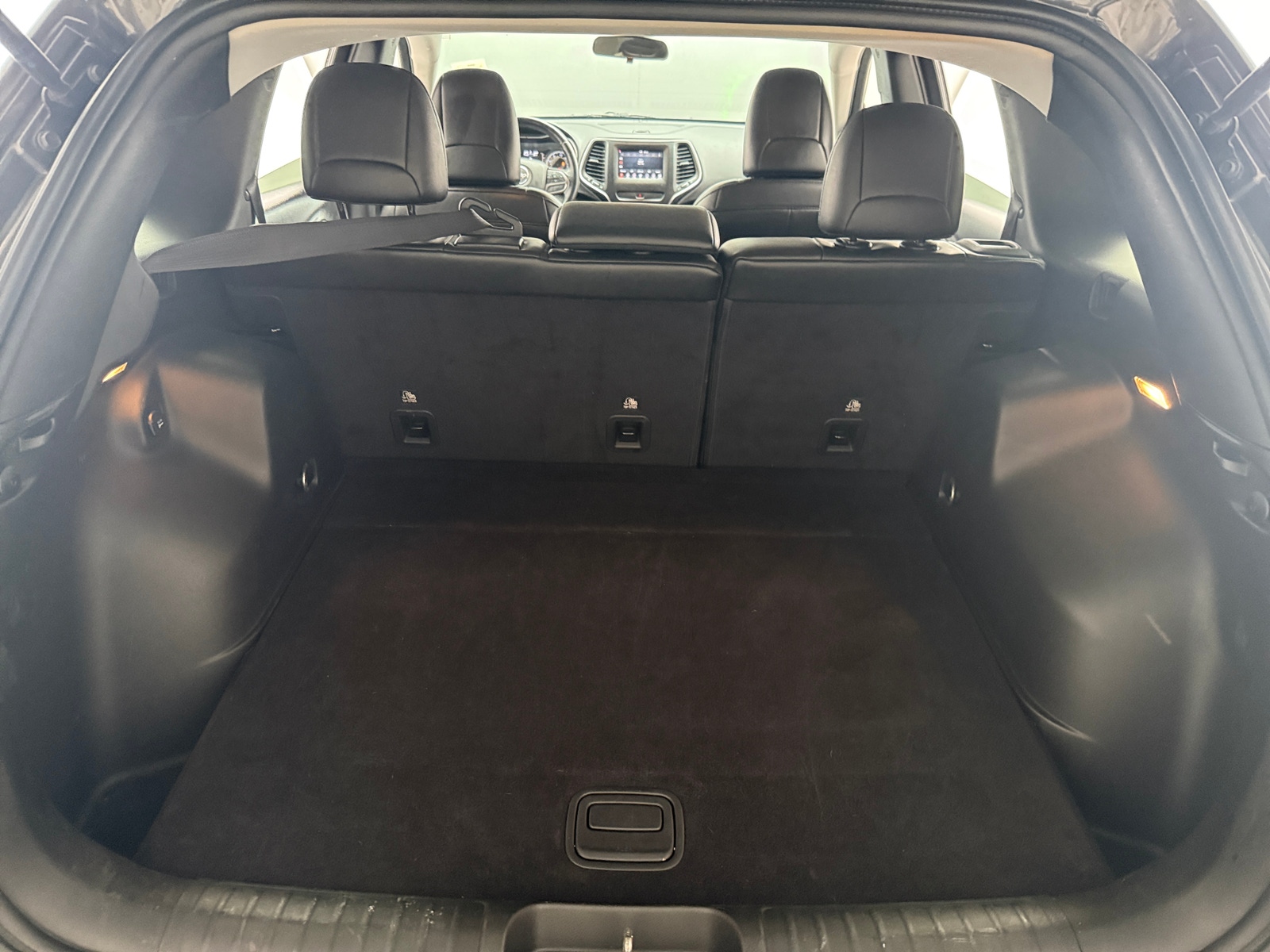 Thumbnail: 2019 Jeep Cherokee - 7