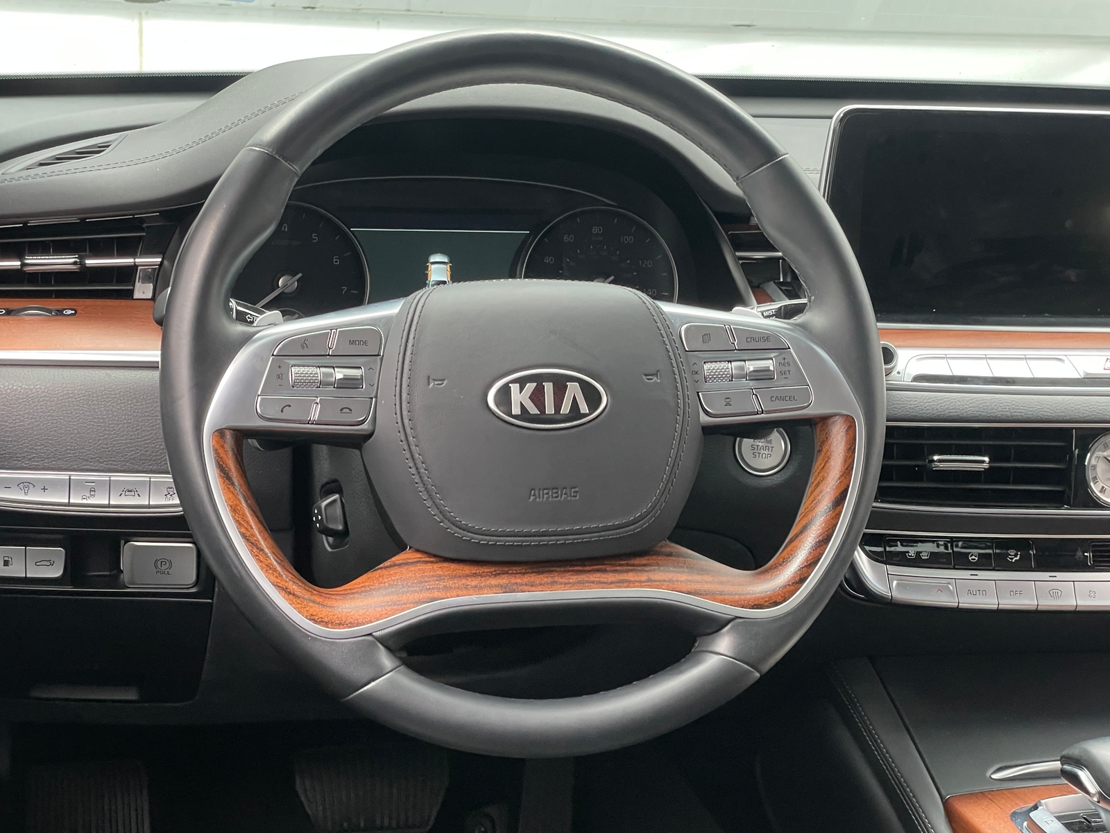 Thumbnail: 2020 Kia K900 - 4