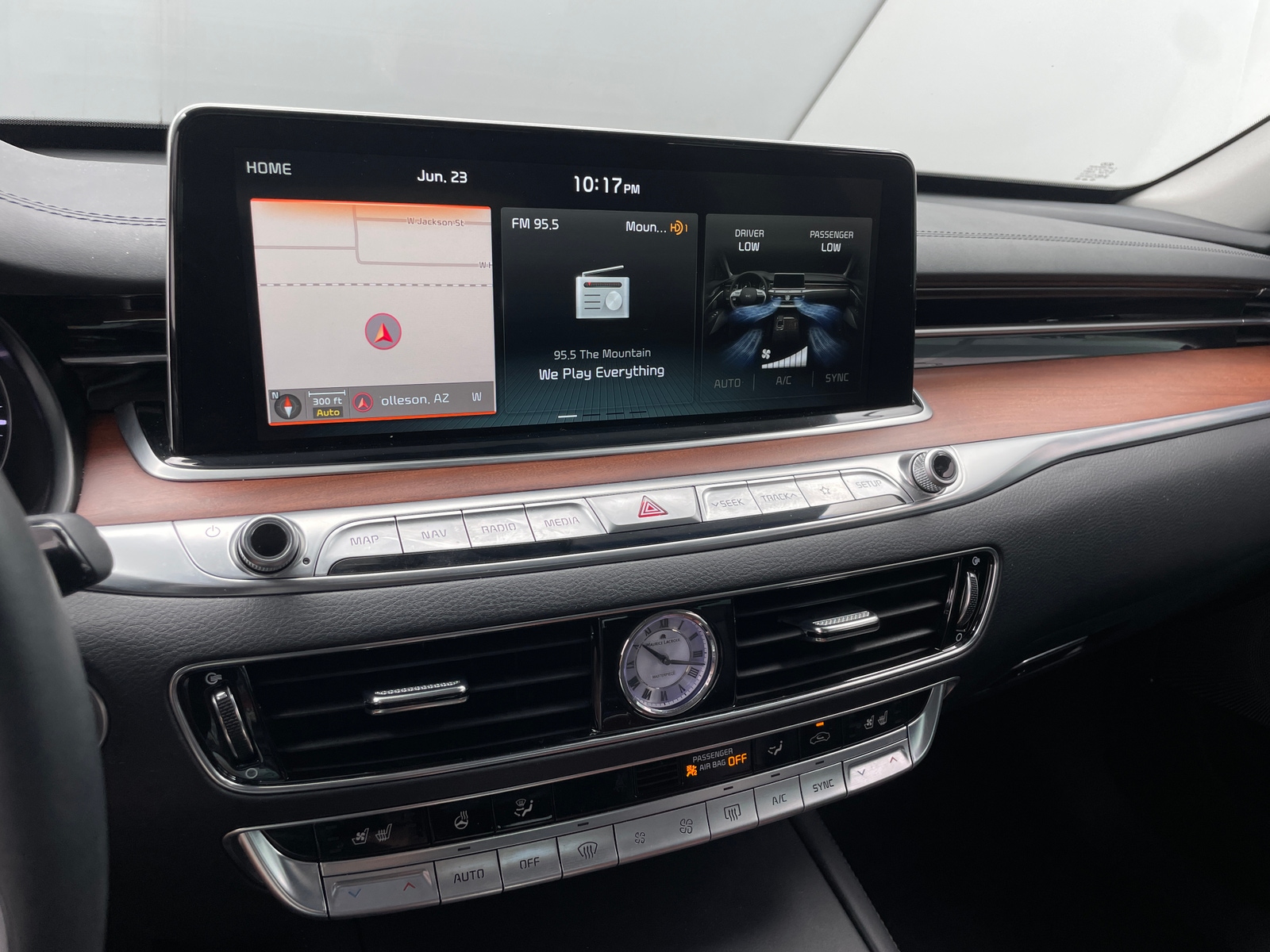 Thumbnail: 2020 Kia K900 - 3