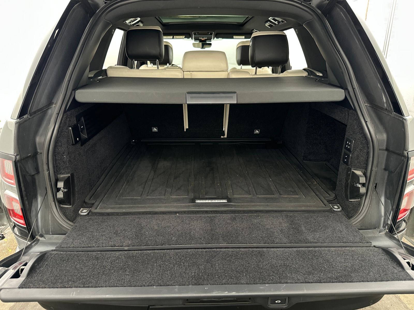 Thumbnail: 2019 Land Rover Range Rover - 6