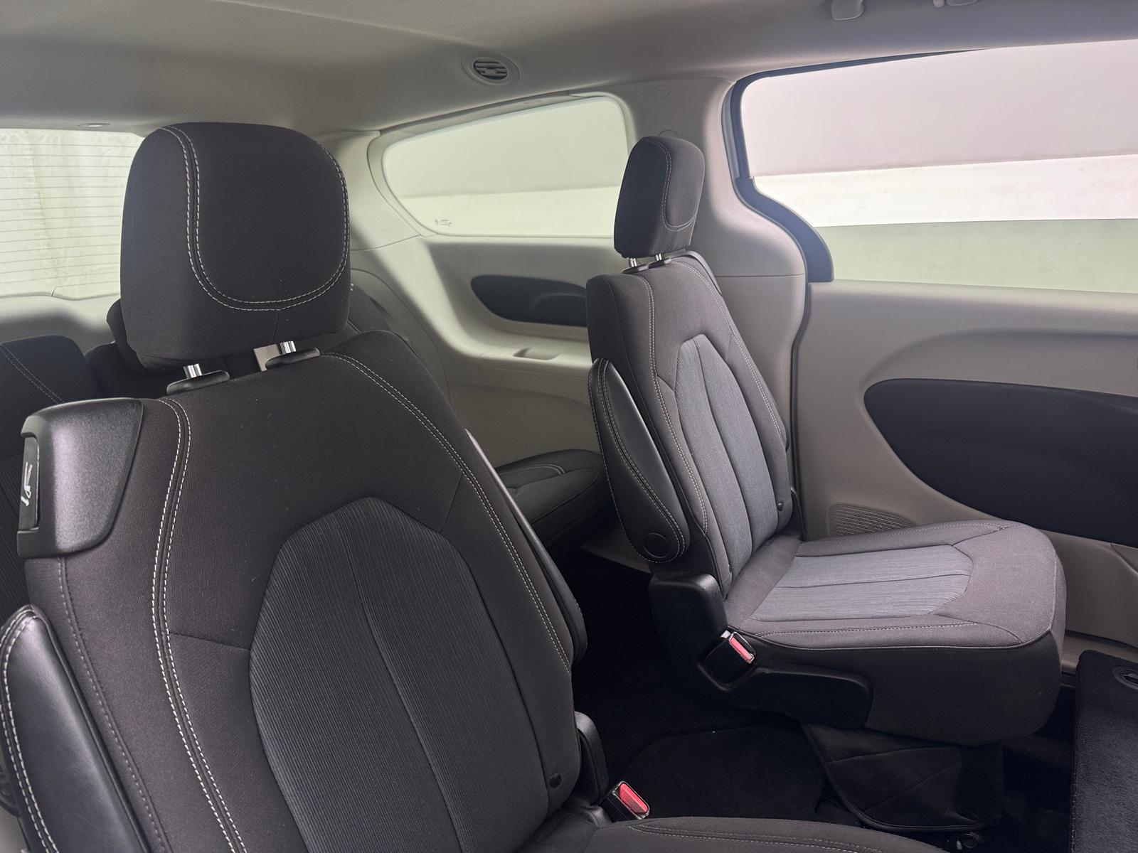 Thumbnail: 2023 Chrysler Voyager - 6
