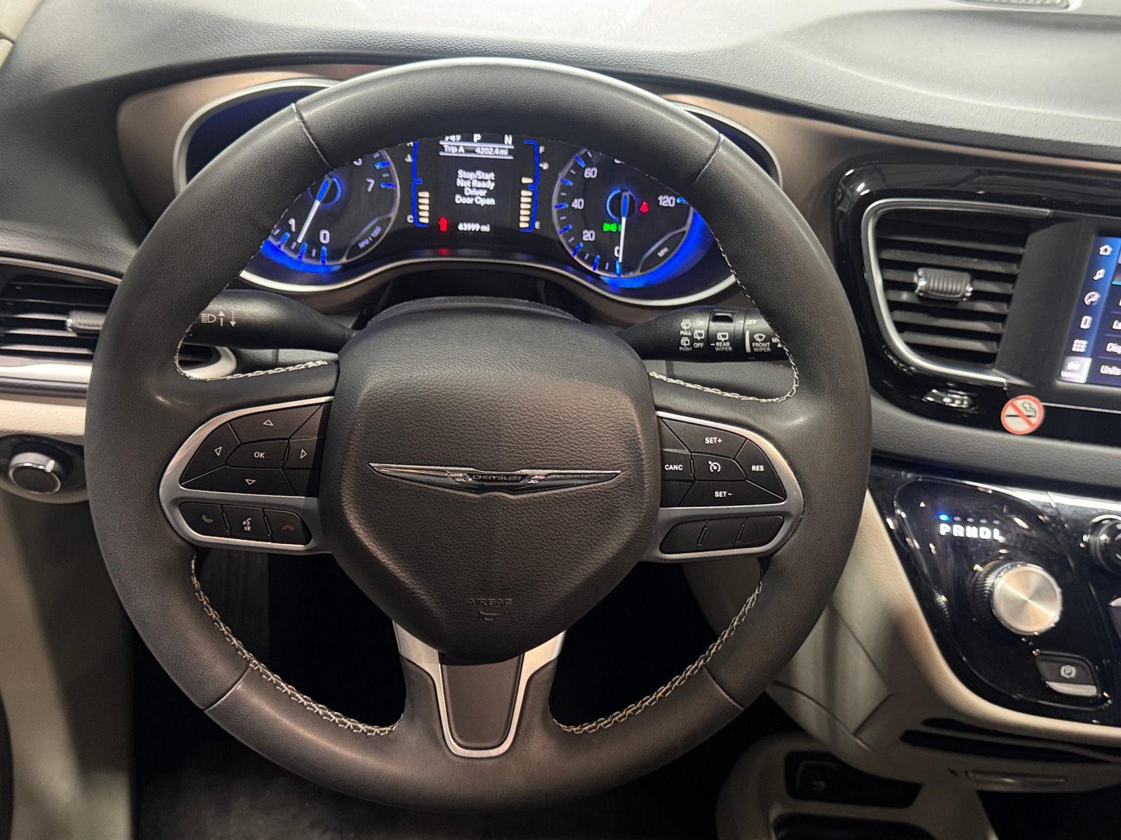 Thumbnail: 2023 Chrysler Voyager - 5