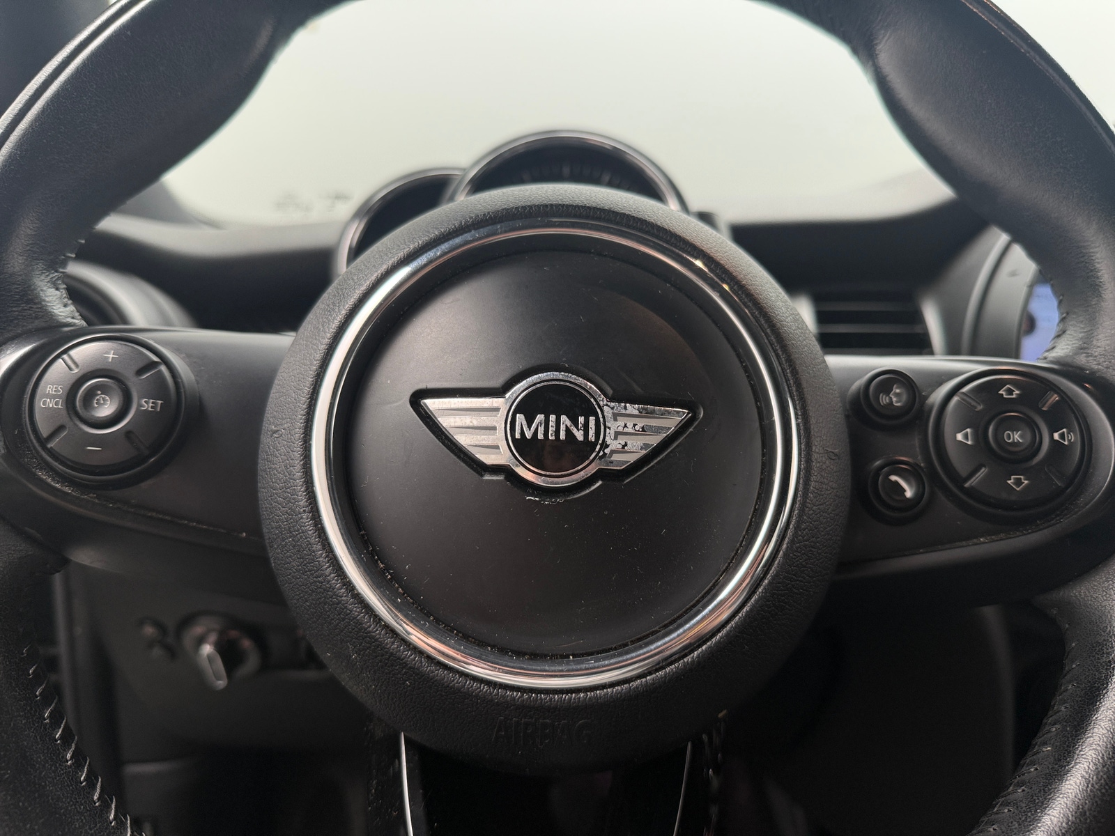 Thumbnail: 2016 MINI Cooper Hardtop - 4