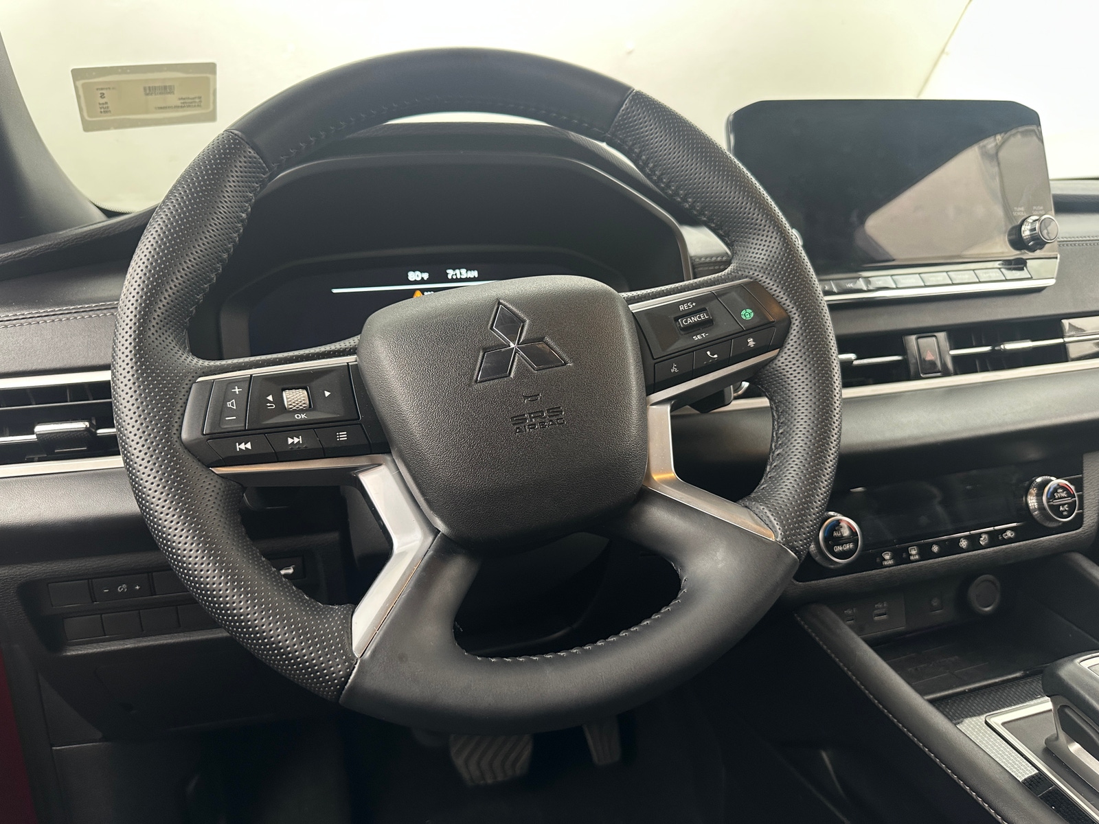 Thumbnail: 2024 Mitsubishi Outlander - 4