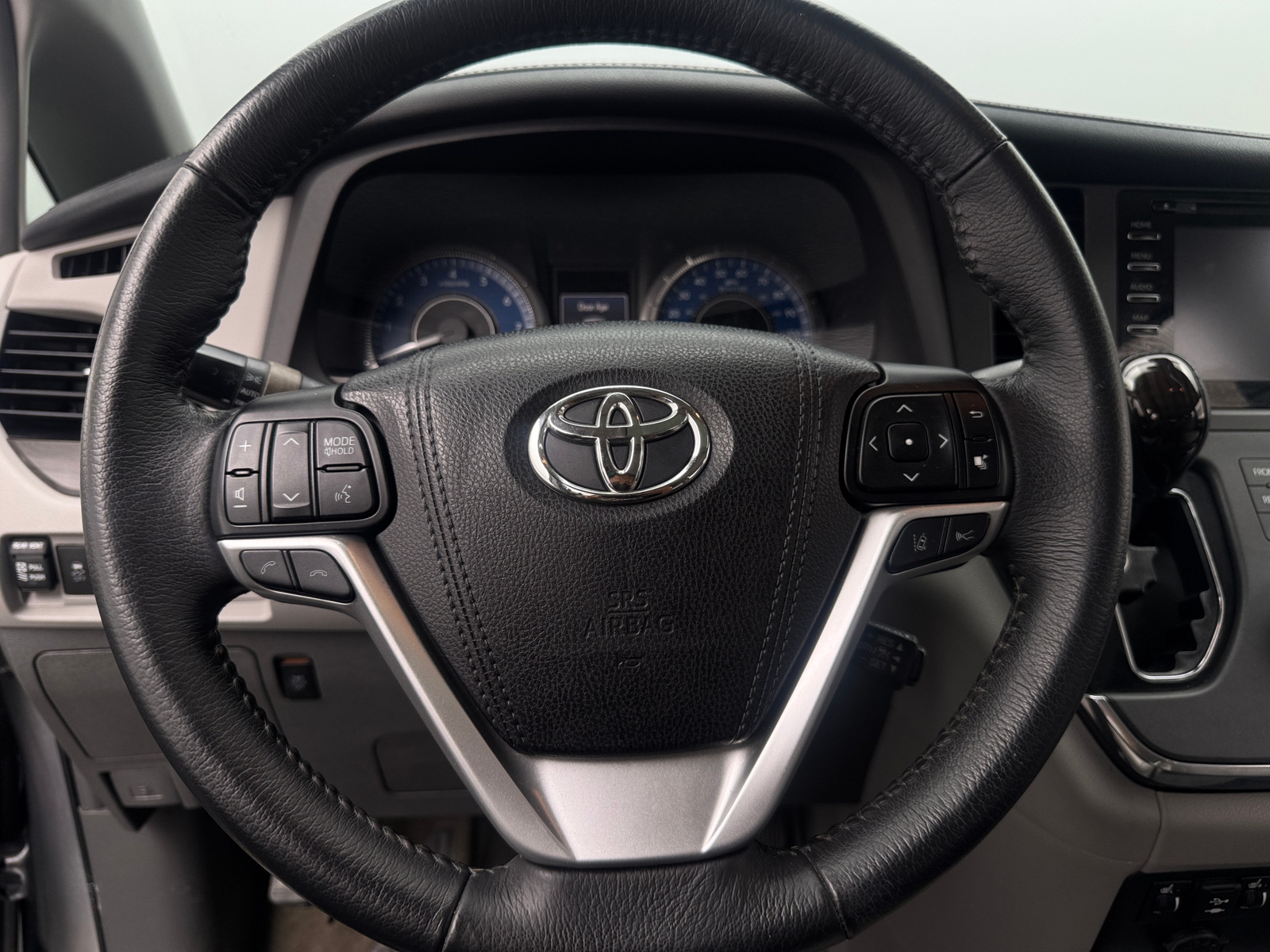 Thumbnail: 2018 Toyota Sienna - 4