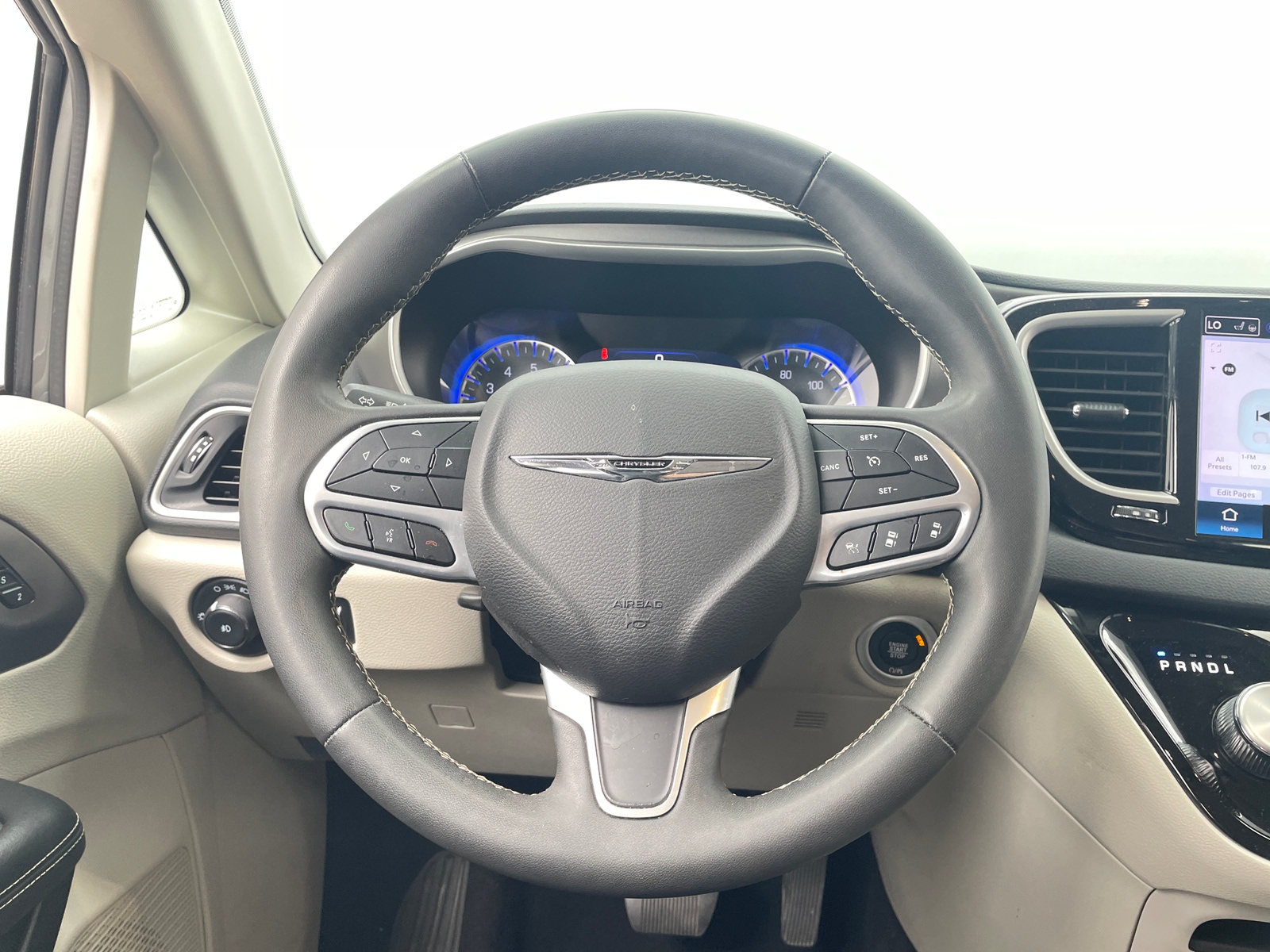 Thumbnail: 2023 Chrysler Pacifica - 4