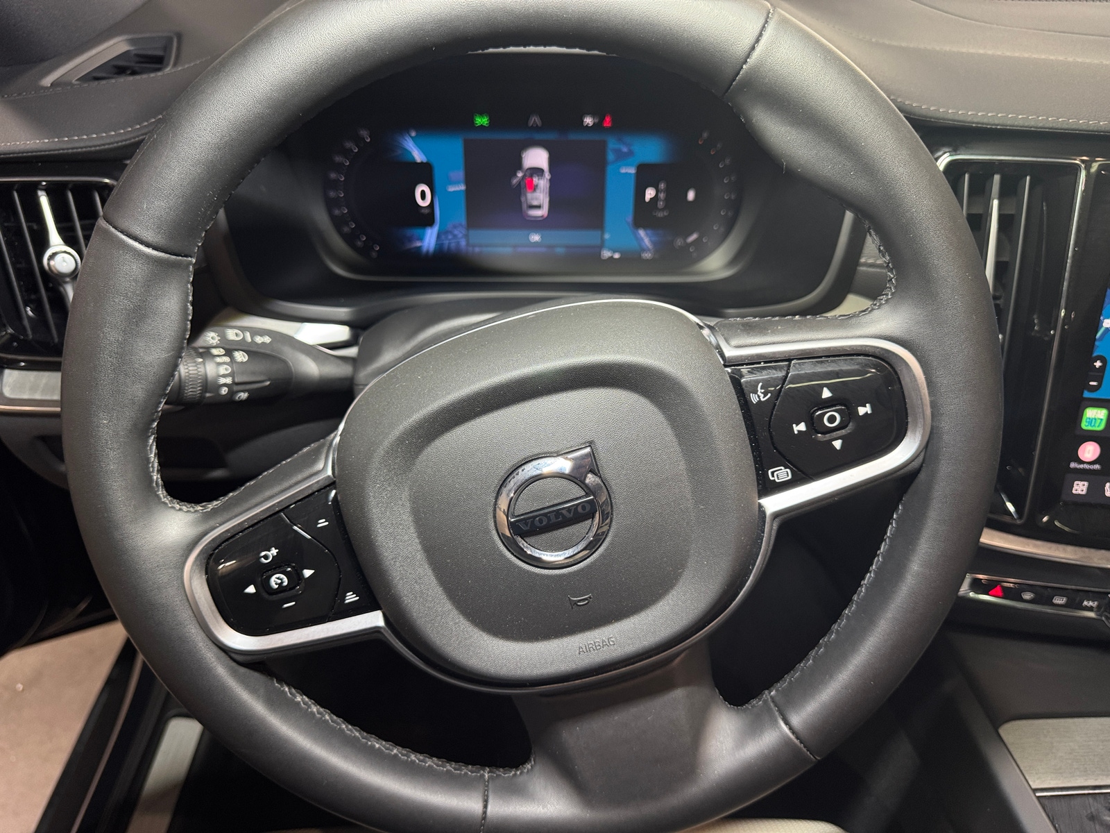 Thumbnail: 2025 Volvo V60 - 4