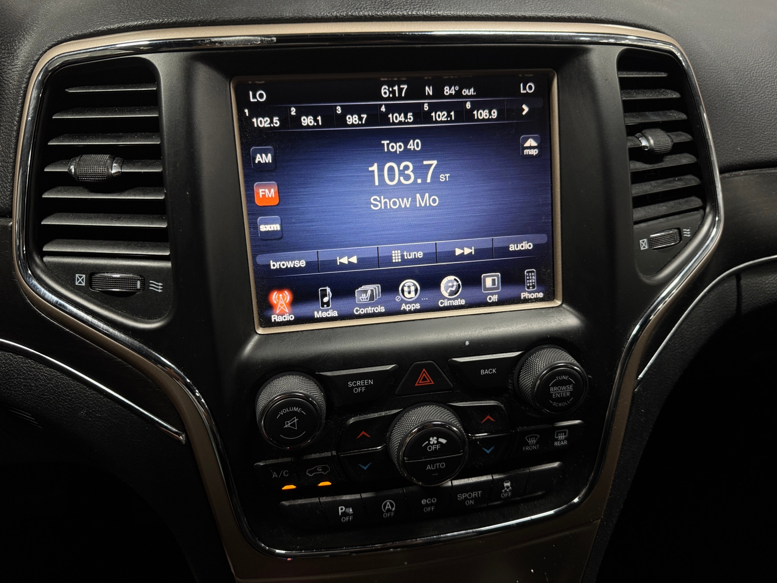 Thumbnail: 2017 Jeep Grand Cherokee - 3
