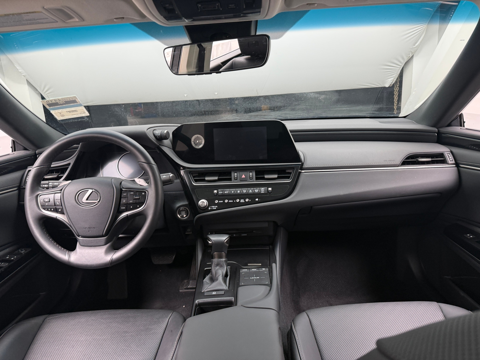 Thumbnail: 2022 Lexus ES - 2