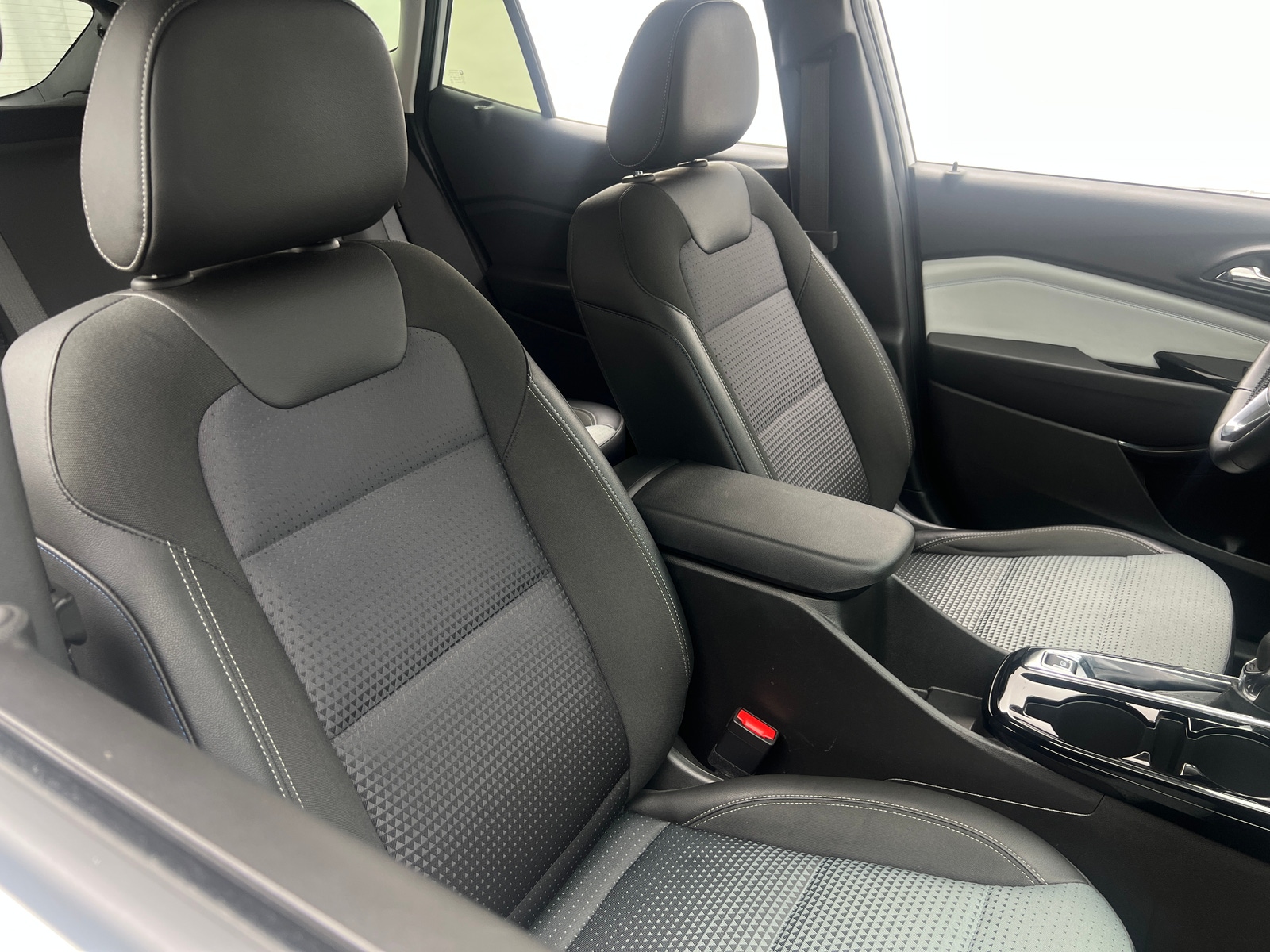 Thumbnail: 2025 Chevrolet Trax - 2