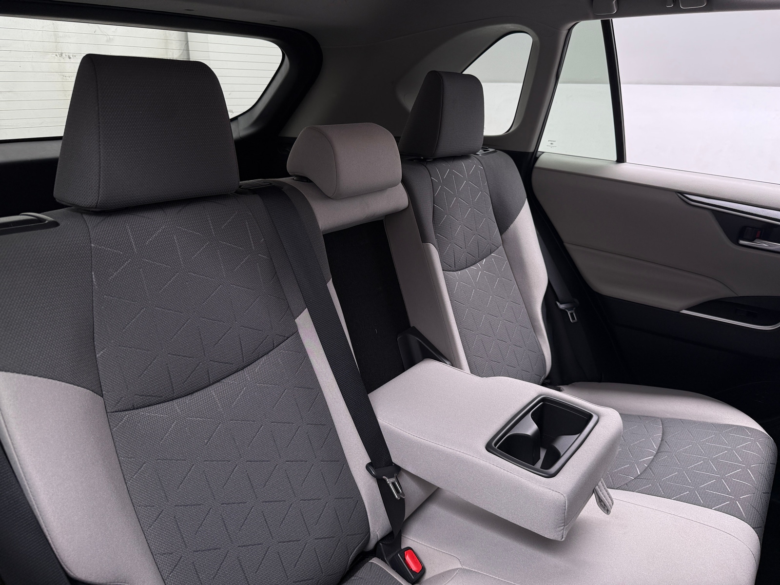 Thumbnail: 2021 Toyota RAV4 - 6