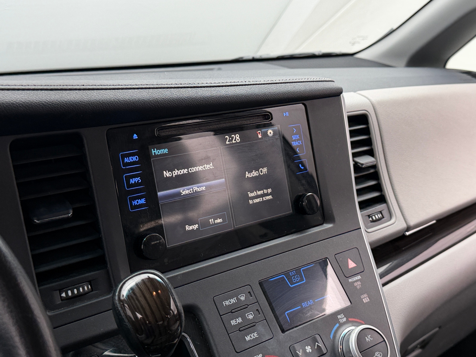 Thumbnail: 2015 Toyota Sienna - 3