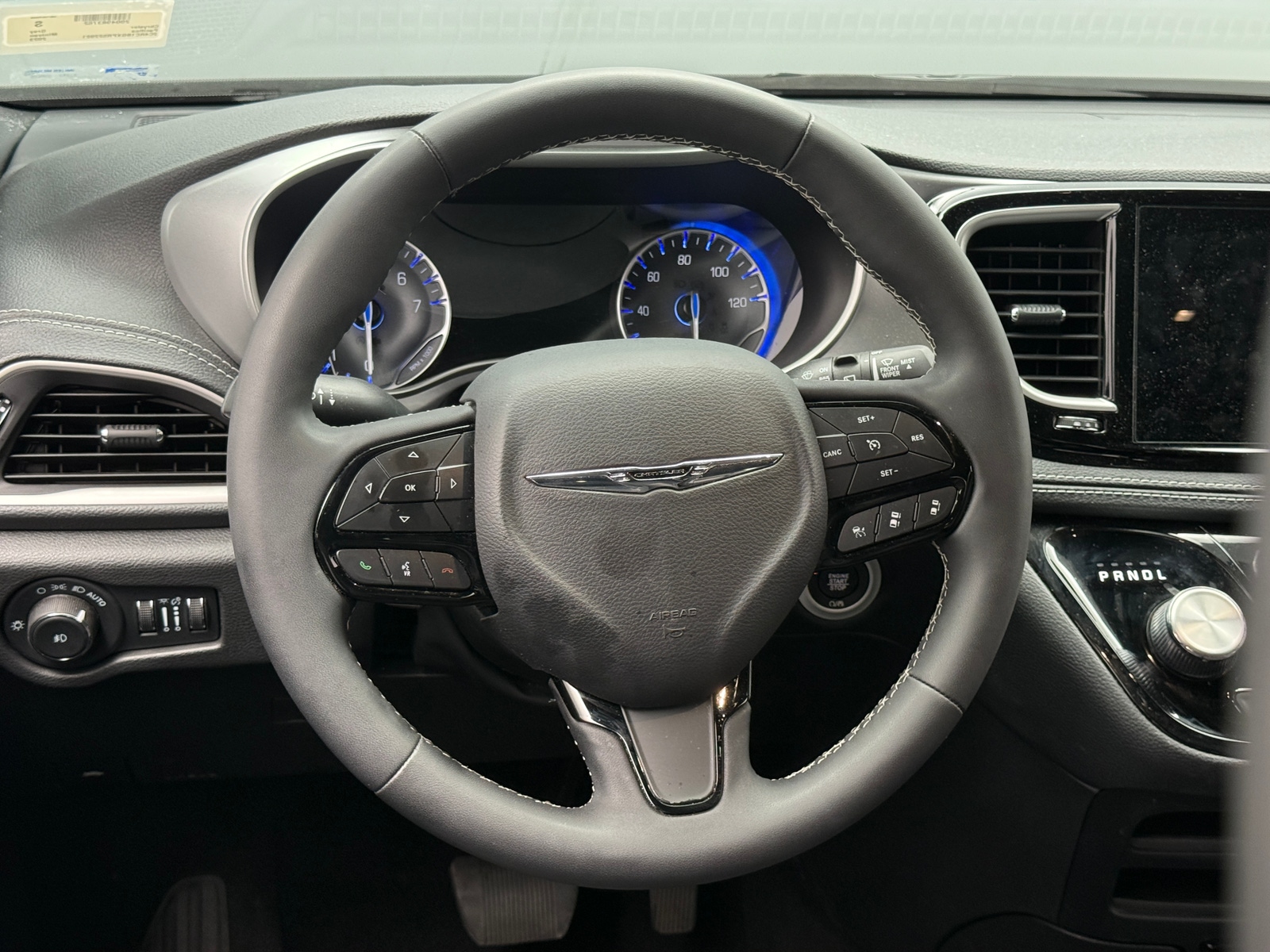 Thumbnail: 2023 Chrysler Pacifica - 4