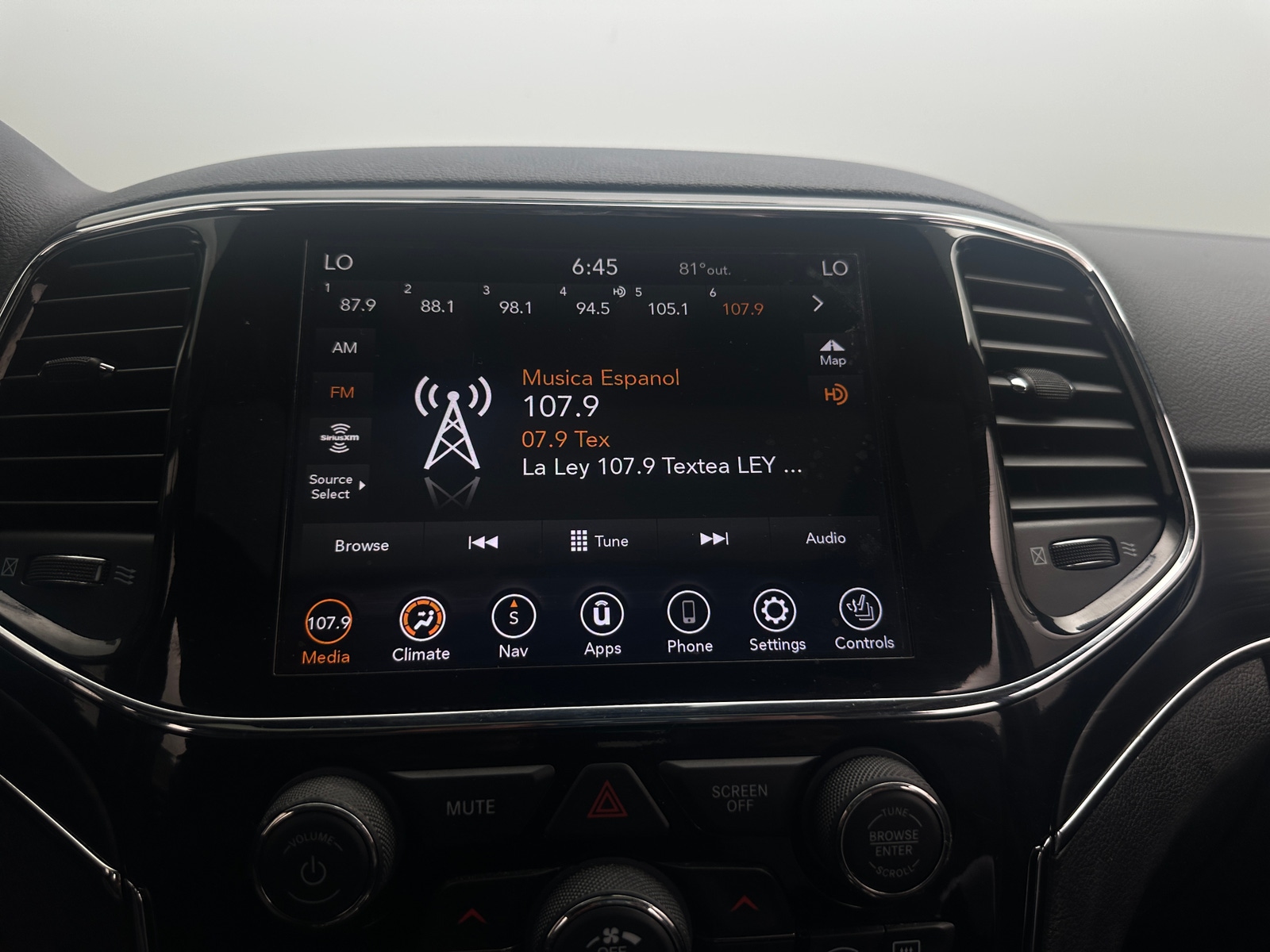 Thumbnail: 2020 Jeep Grand Cherokee - 3