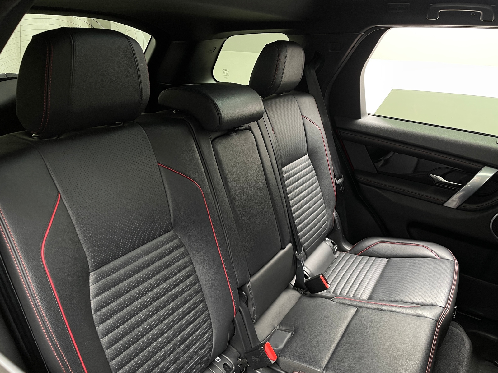 Thumbnail: 2021 Land Rover Discovery Sport - 5