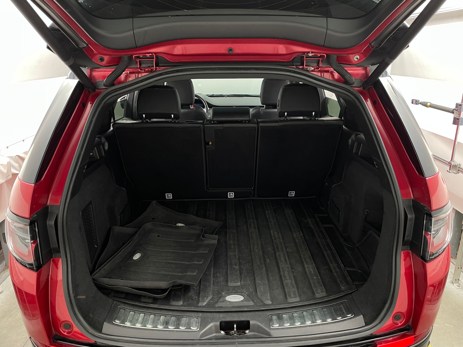 Thumbnail: 2021 Land Rover Discovery Sport - 6