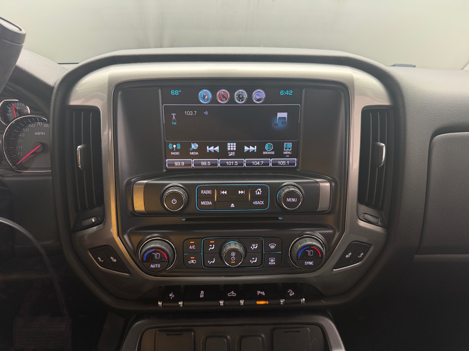 Thumbnail: 2018 Chevrolet Silverado 1500 - 4