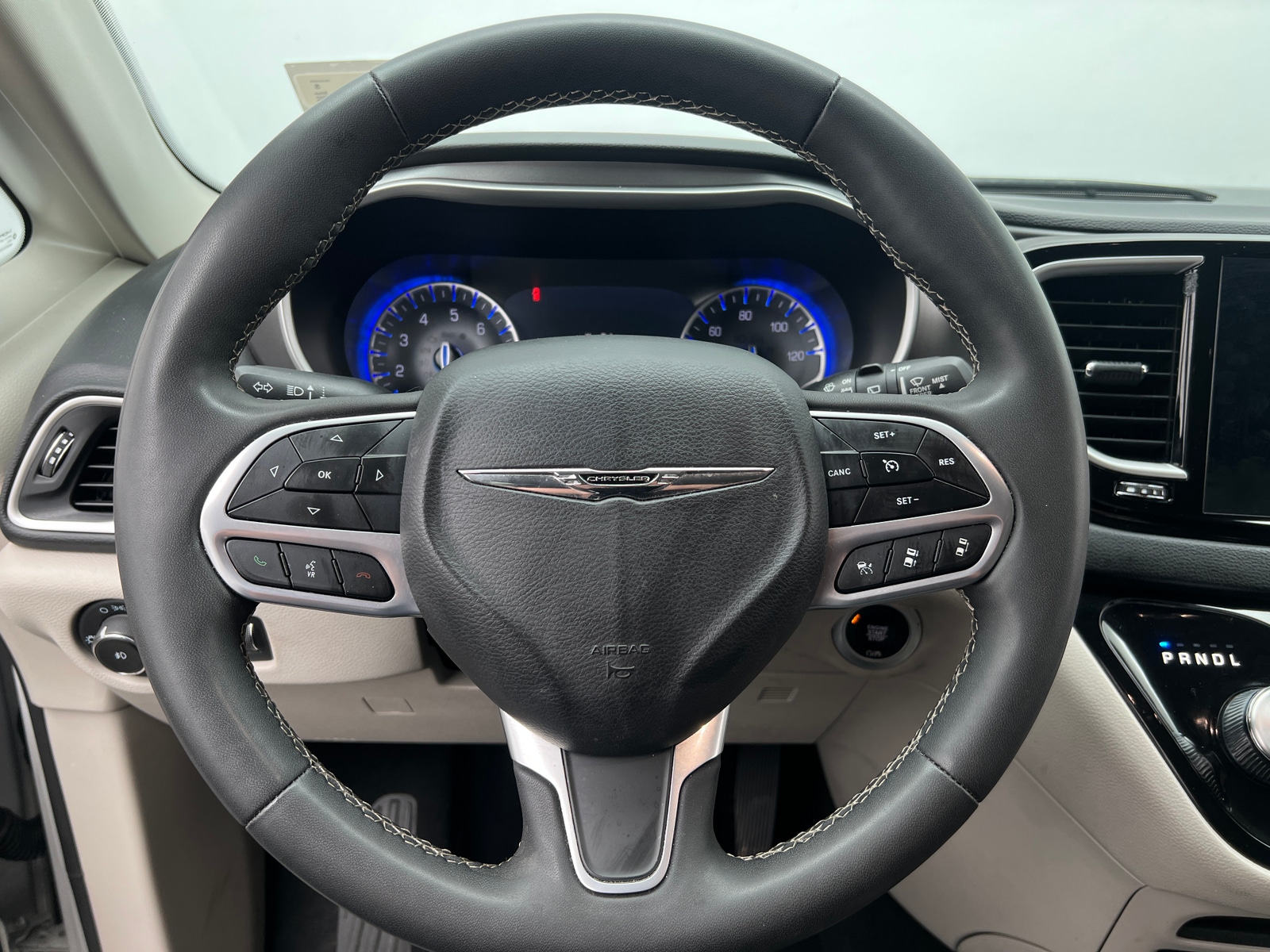 Thumbnail: 2023 Chrysler Pacifica - 4