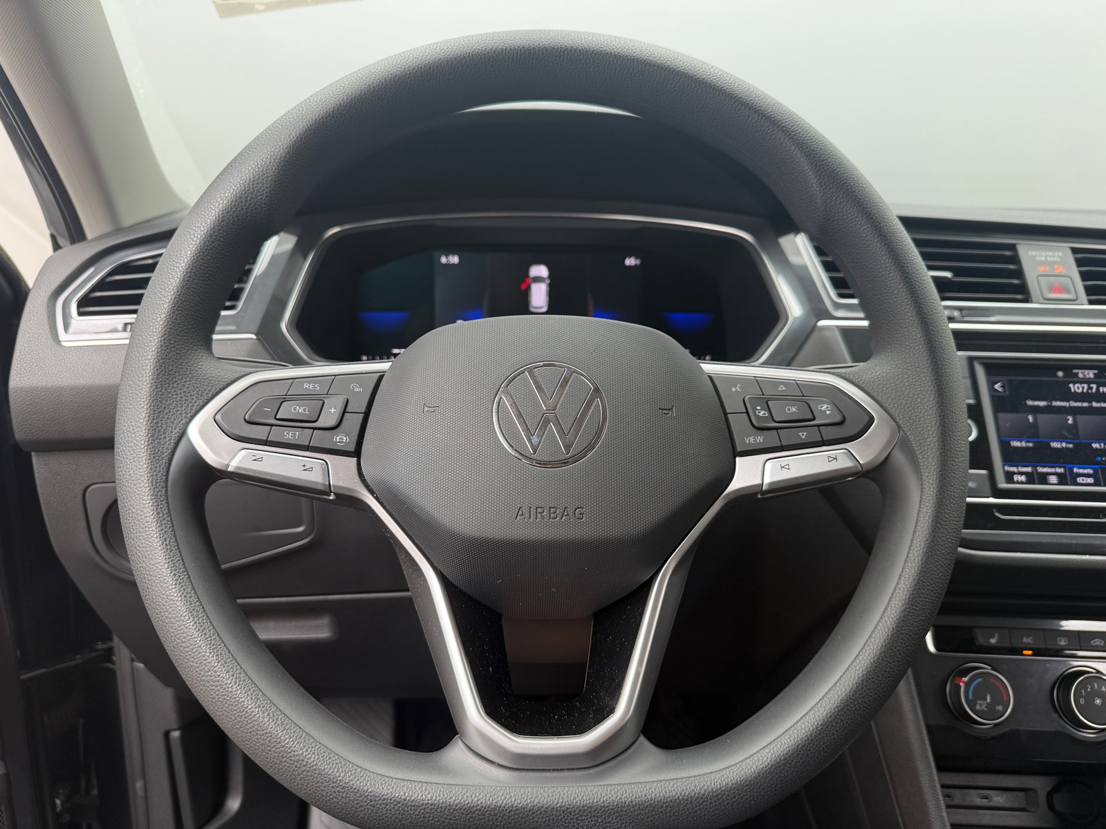 Thumbnail: 2023 Volkswagen Tiguan - 5