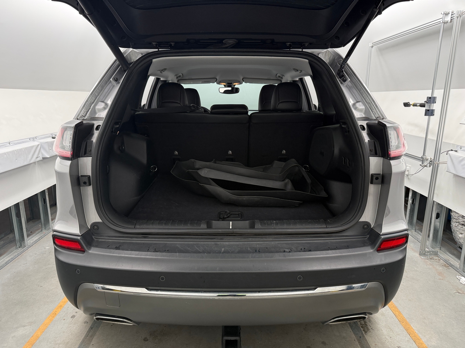Thumbnail: 2020 Jeep Cherokee - 6