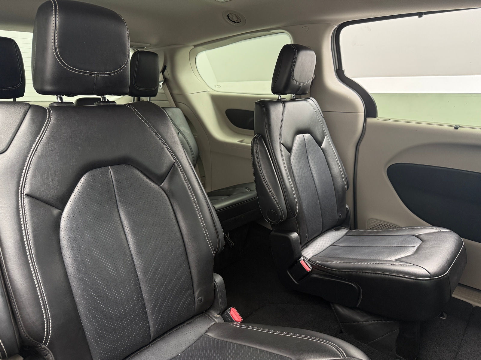 Thumbnail: 2023 Chrysler Pacifica - 5