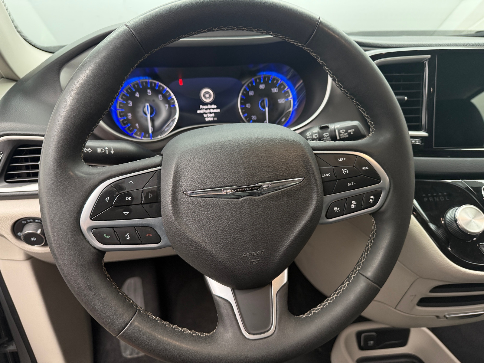 Thumbnail: 2023 Chrysler Pacifica - 4