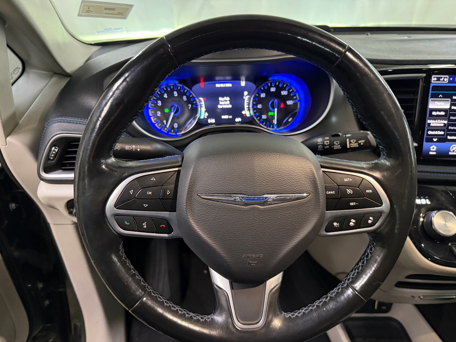 Thumbnail: 2021 Chrysler Pacifica - 4