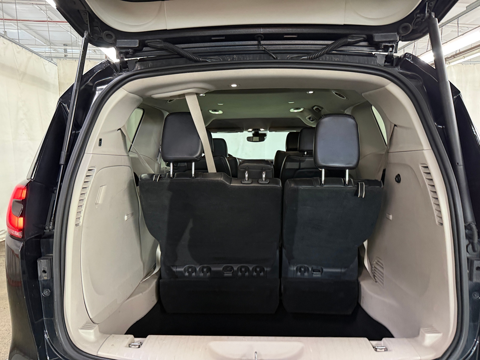 Thumbnail: 2021 Chrysler Pacifica - 6