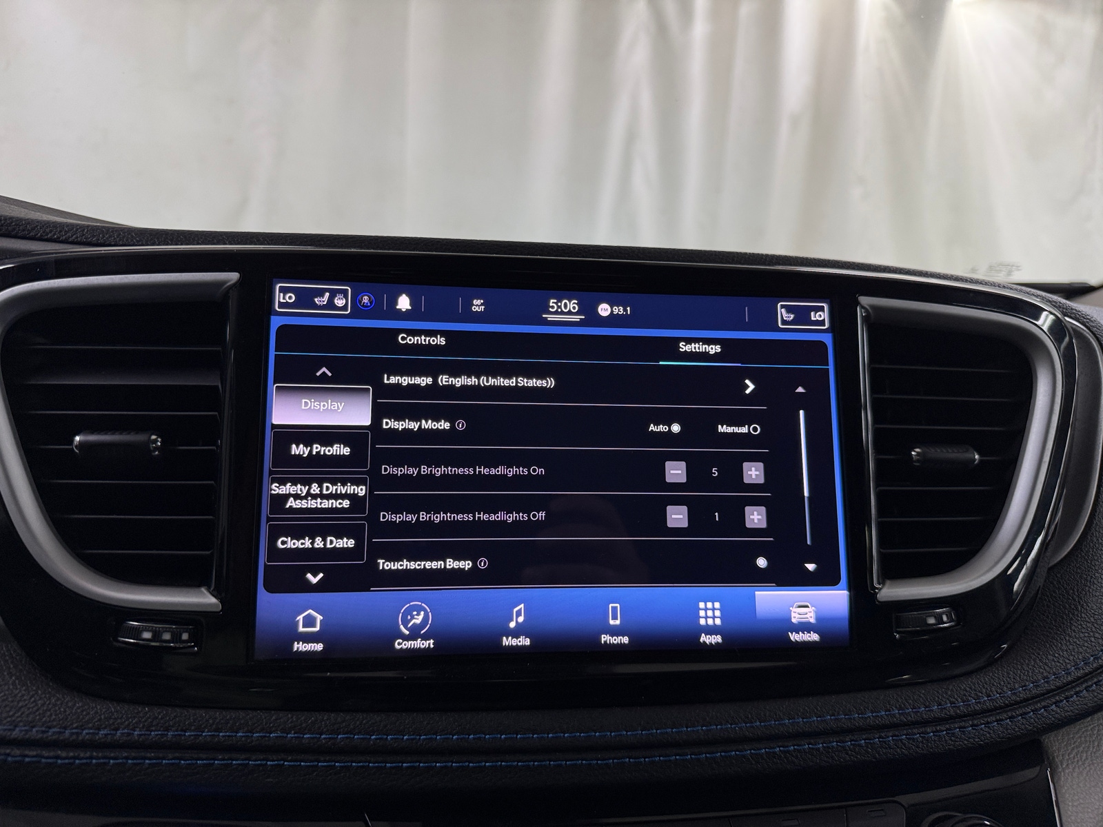 Thumbnail: 2021 Chrysler Pacifica - 3