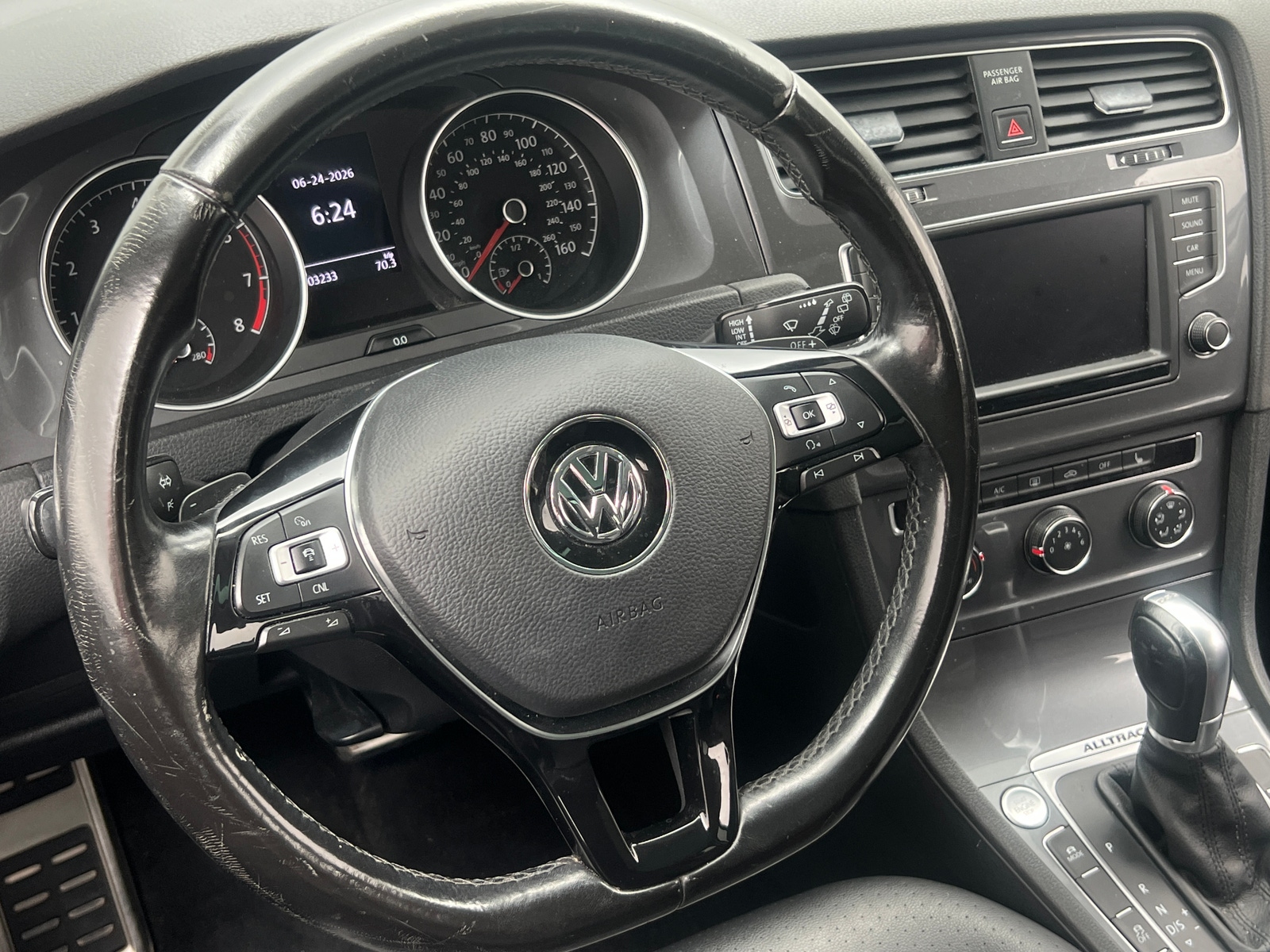Thumbnail: 2017 Volkswagen Golf - 4
