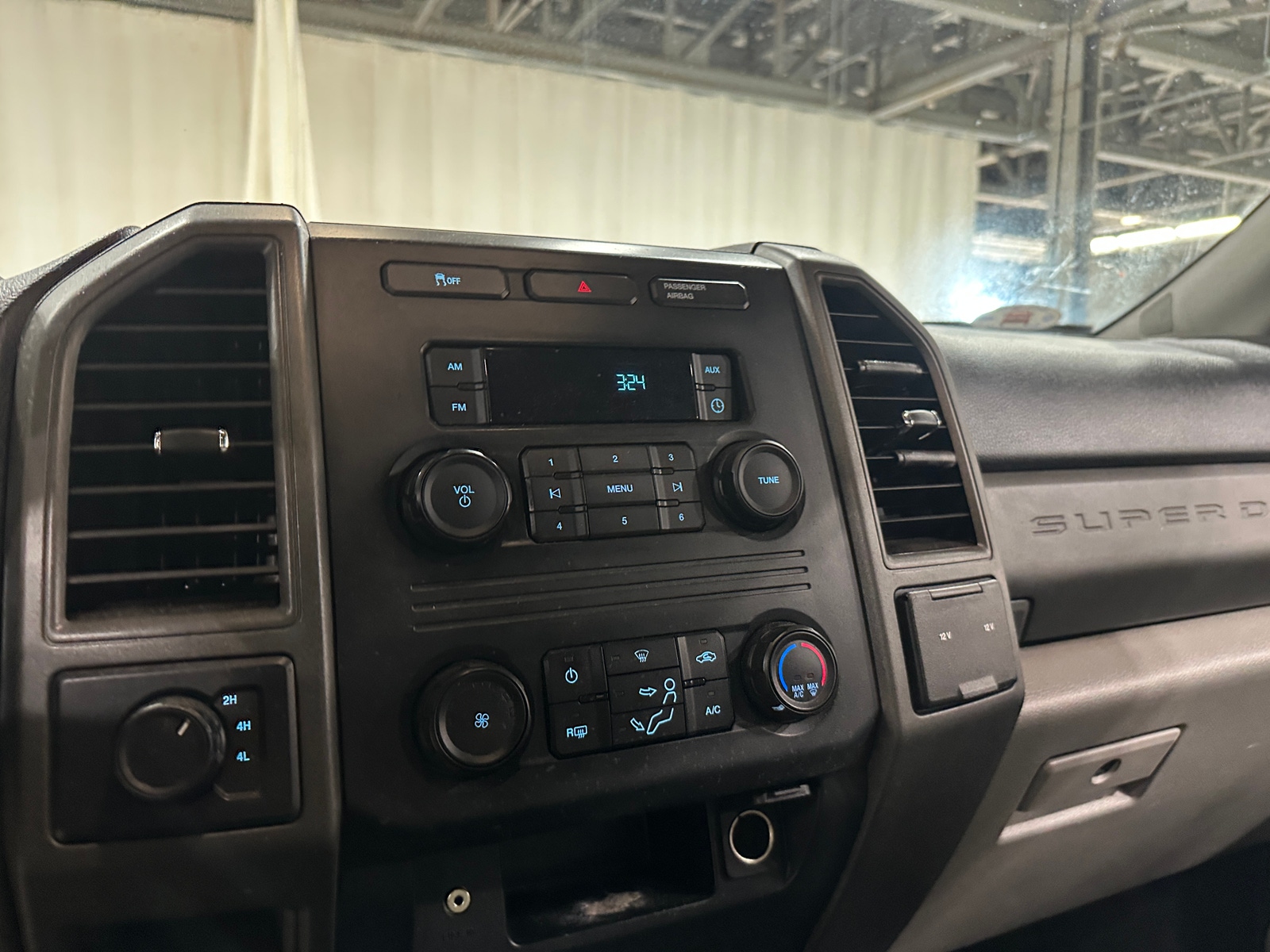 Thumbnail: 2019 Ford Econoline - 4
