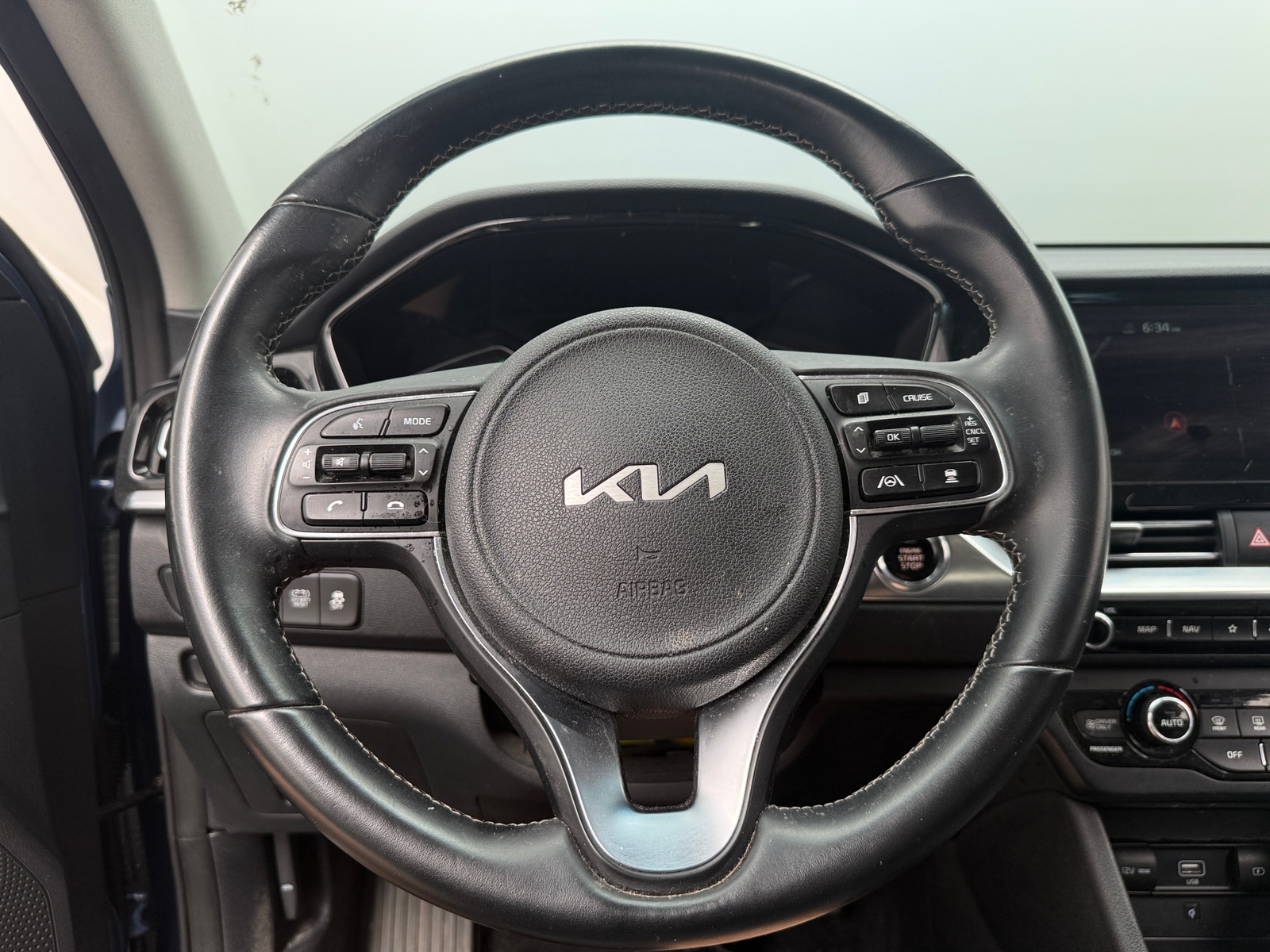 Thumbnail: 2022 Kia Niro - 4