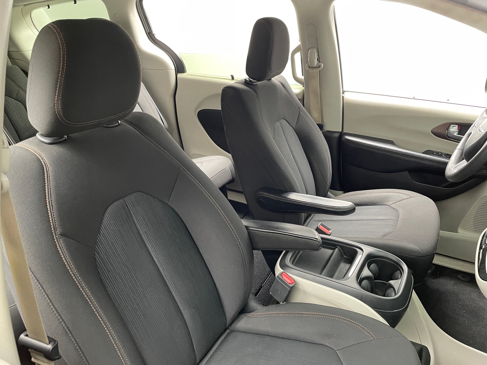 Thumbnail: 2017 Chrysler Pacifica - 2