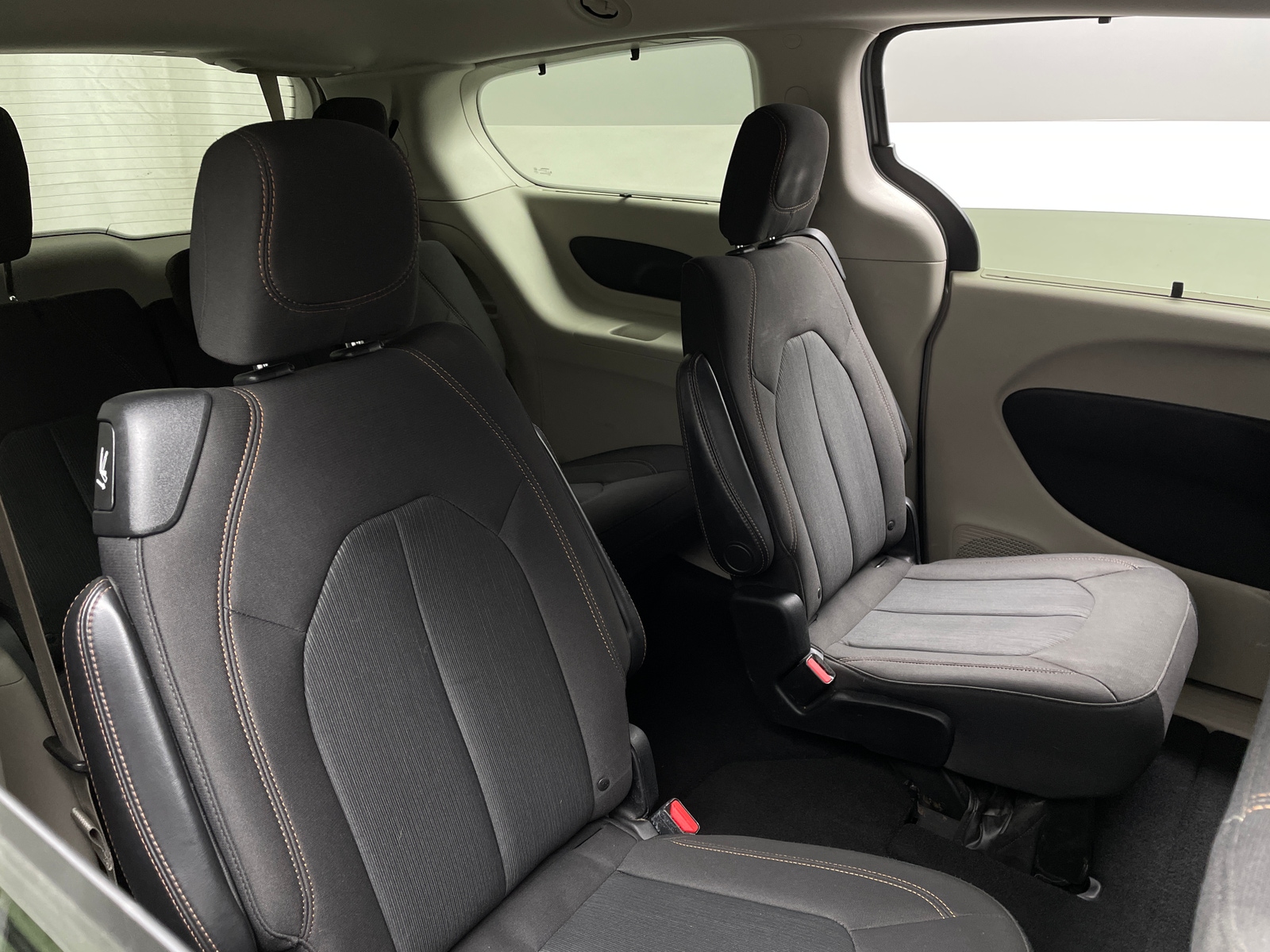 Thumbnail: 2017 Chrysler Pacifica - 6