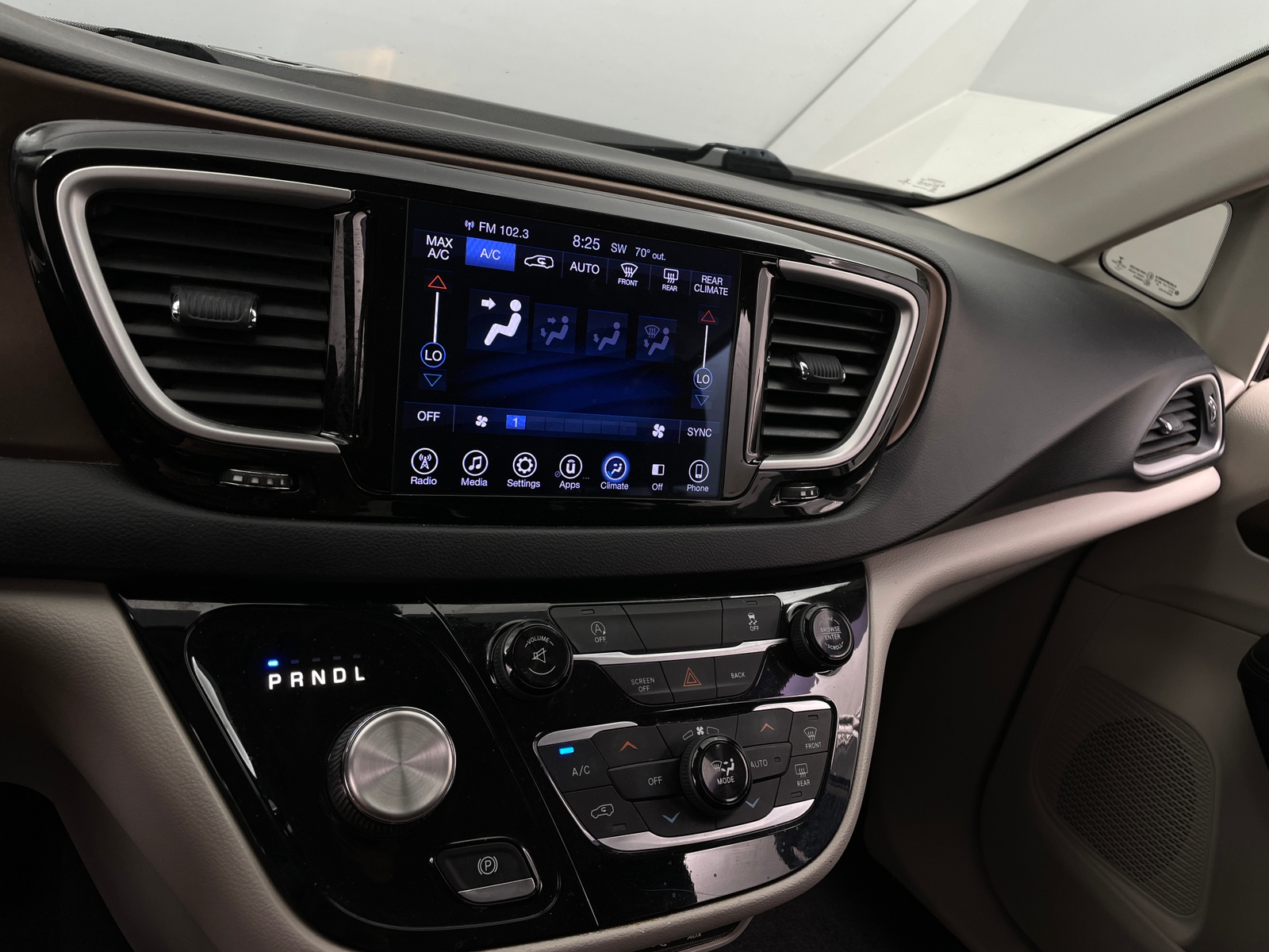 Thumbnail: 2017 Chrysler Pacifica - 4
