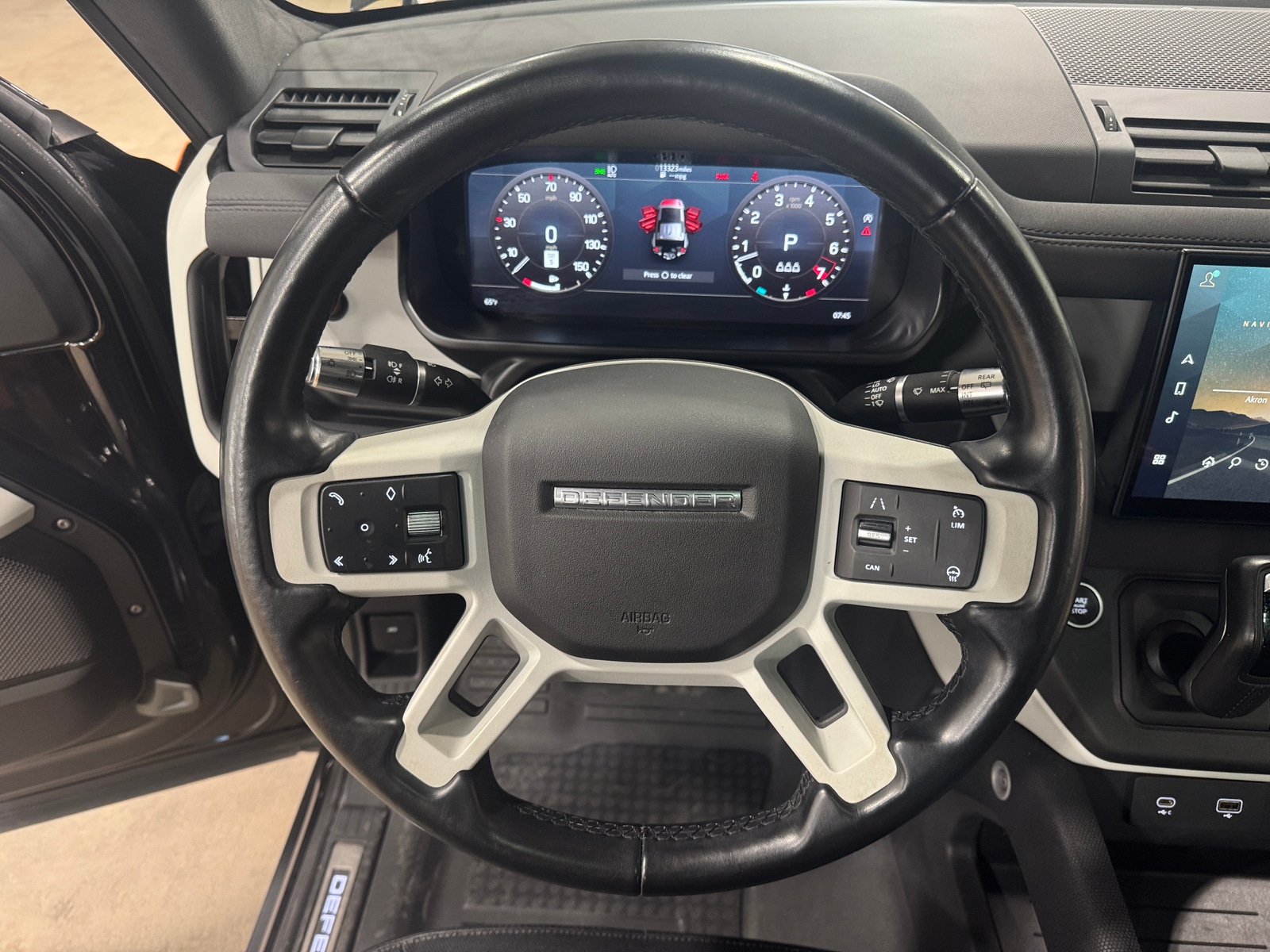 Thumbnail: 2022 Land Rover Defender - 4