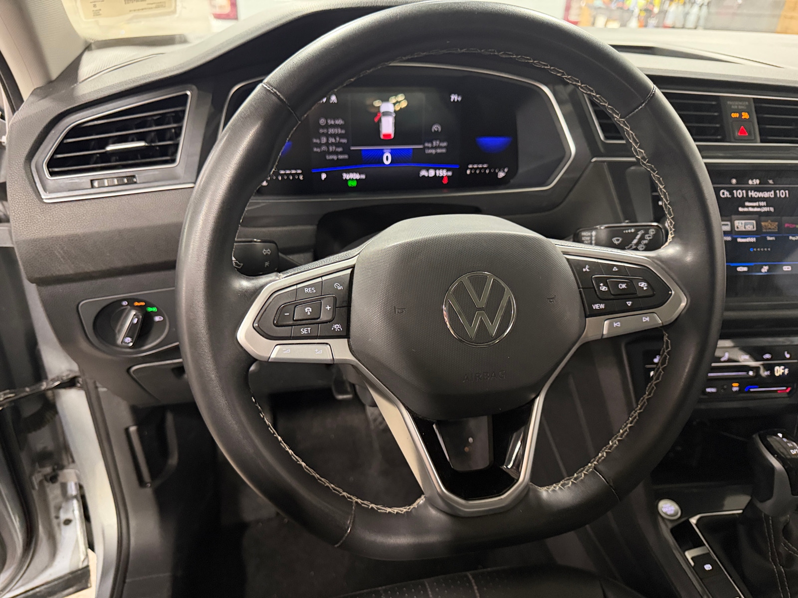 Thumbnail: 2023 Volkswagen Tiguan - 4